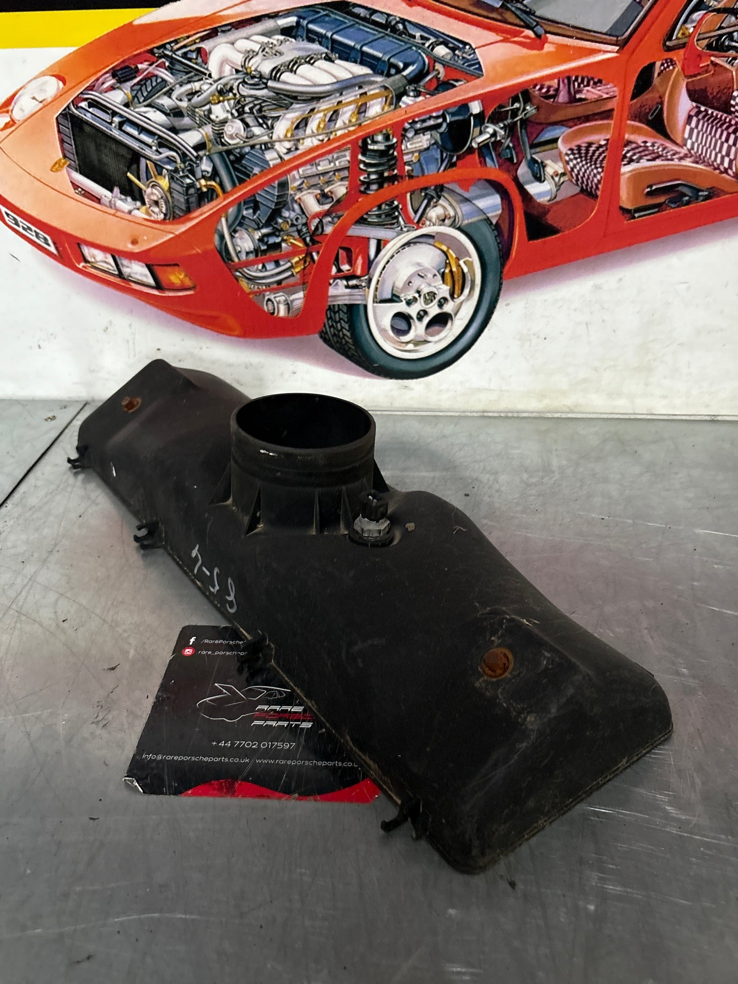 Porsche 928 S2 Air filter housing, damaged, used 92811022901