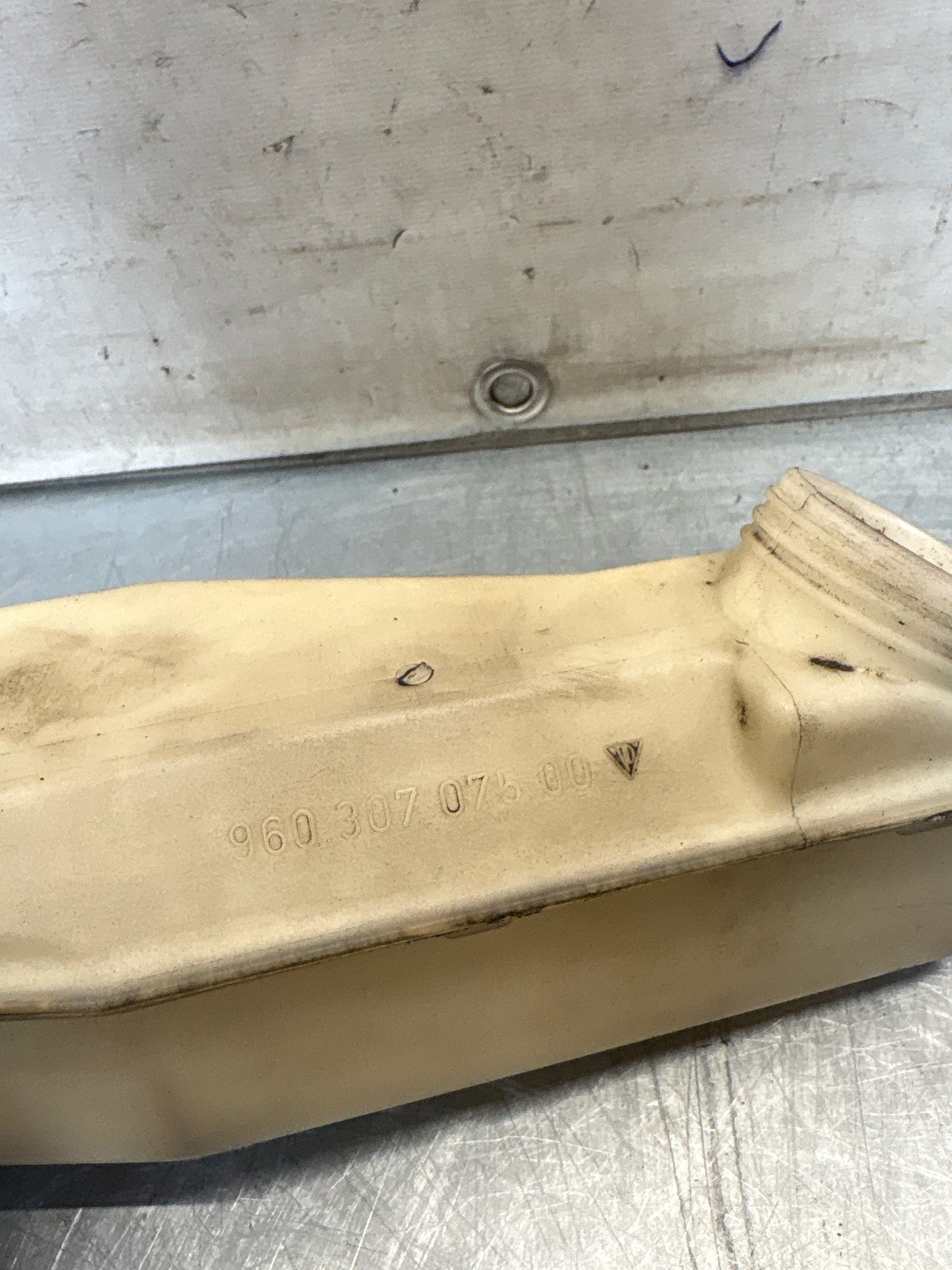 Porsche 928 transmission fluid reservoir, used 96030707500