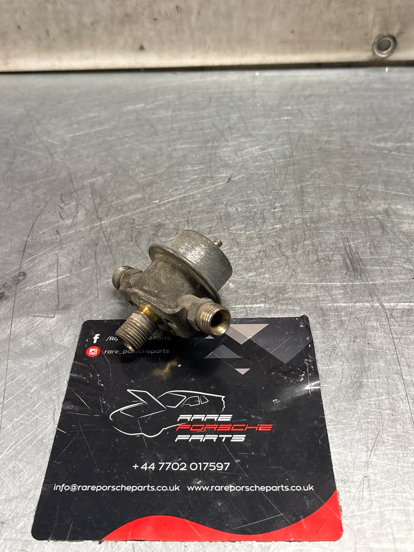 Porsche 928 fuel rail pressure regulator valve, used 0280161008