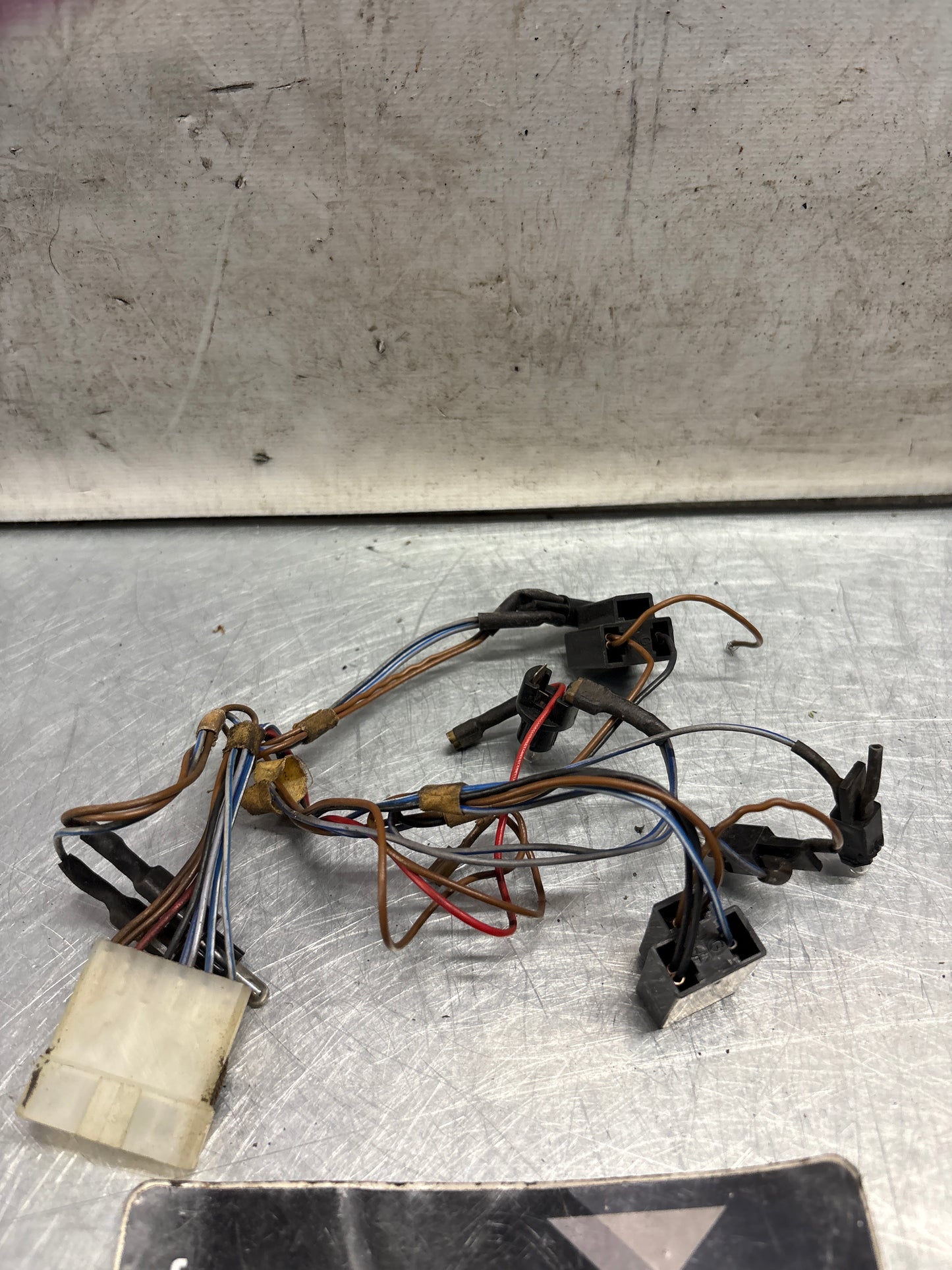 Porsche 924 944 82-85.5 centre console wiring for clock, oil pressure and volts 477971196
