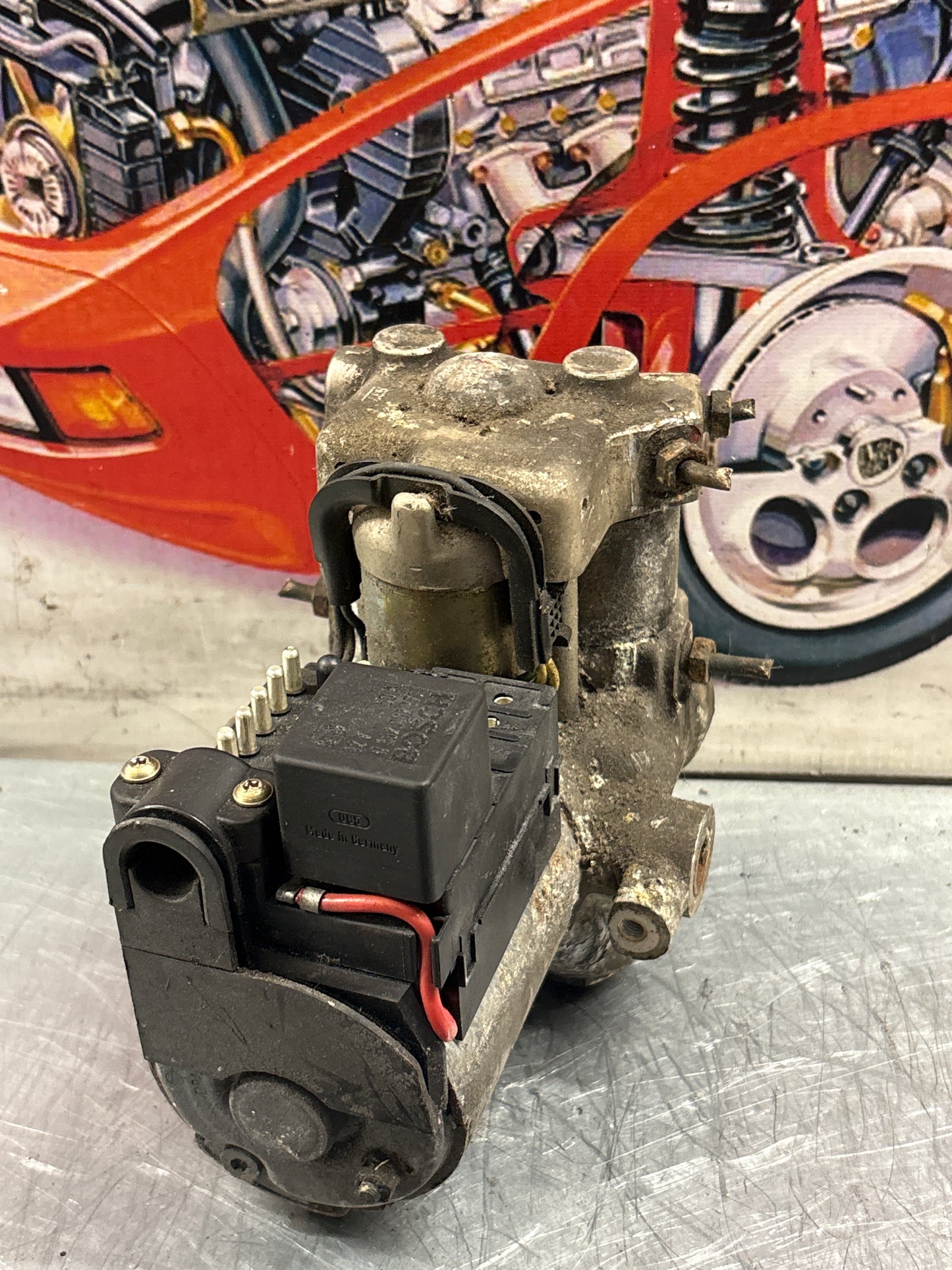 Porsche 928 S4 Bosch ABS pump, used 0265200046 / 92835575505