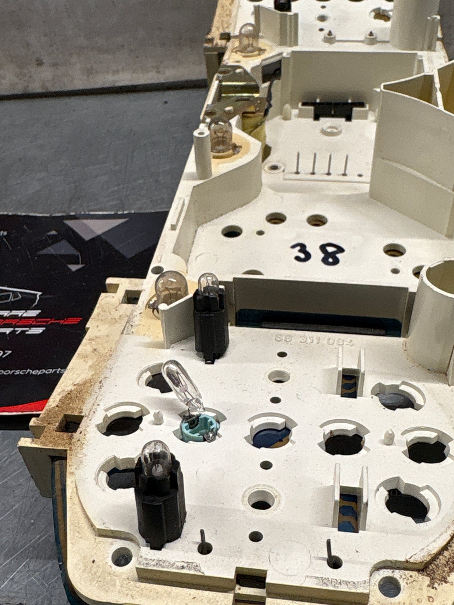 Porsche 928 instrument cluster circiut board, used VDO number: X16-1208412 / 88 481 549