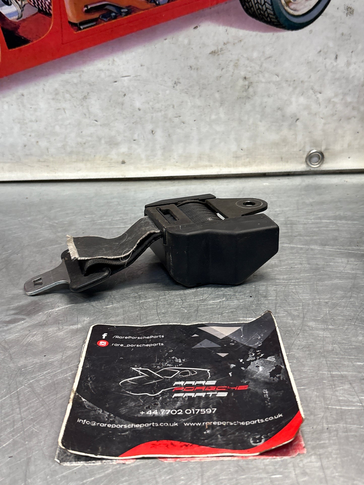 Porsche 928 rear right seat belt 92880302100
