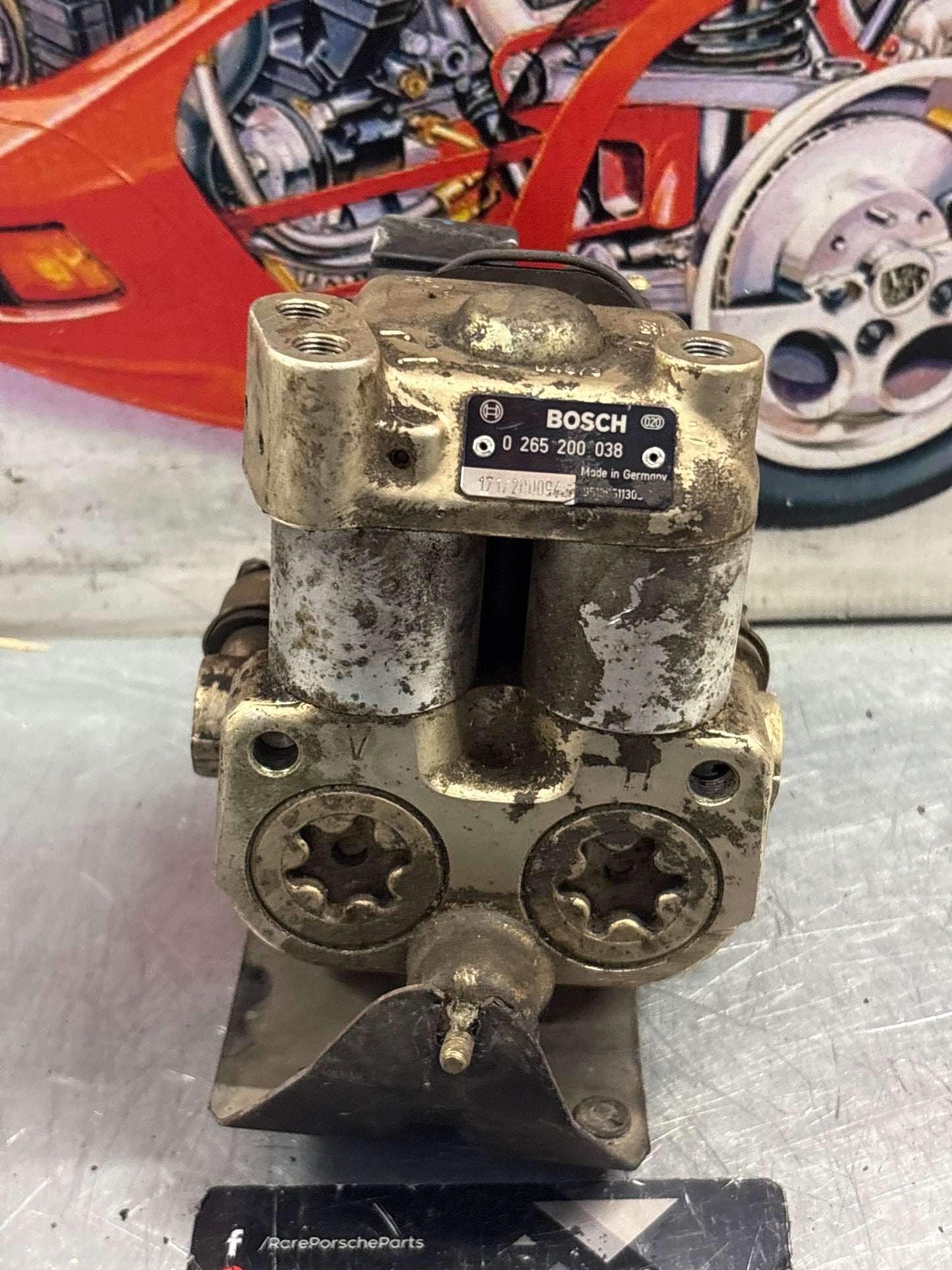 Porsche 944 Turbo Bosch ABS pump, used 0265200038 / 95135511301