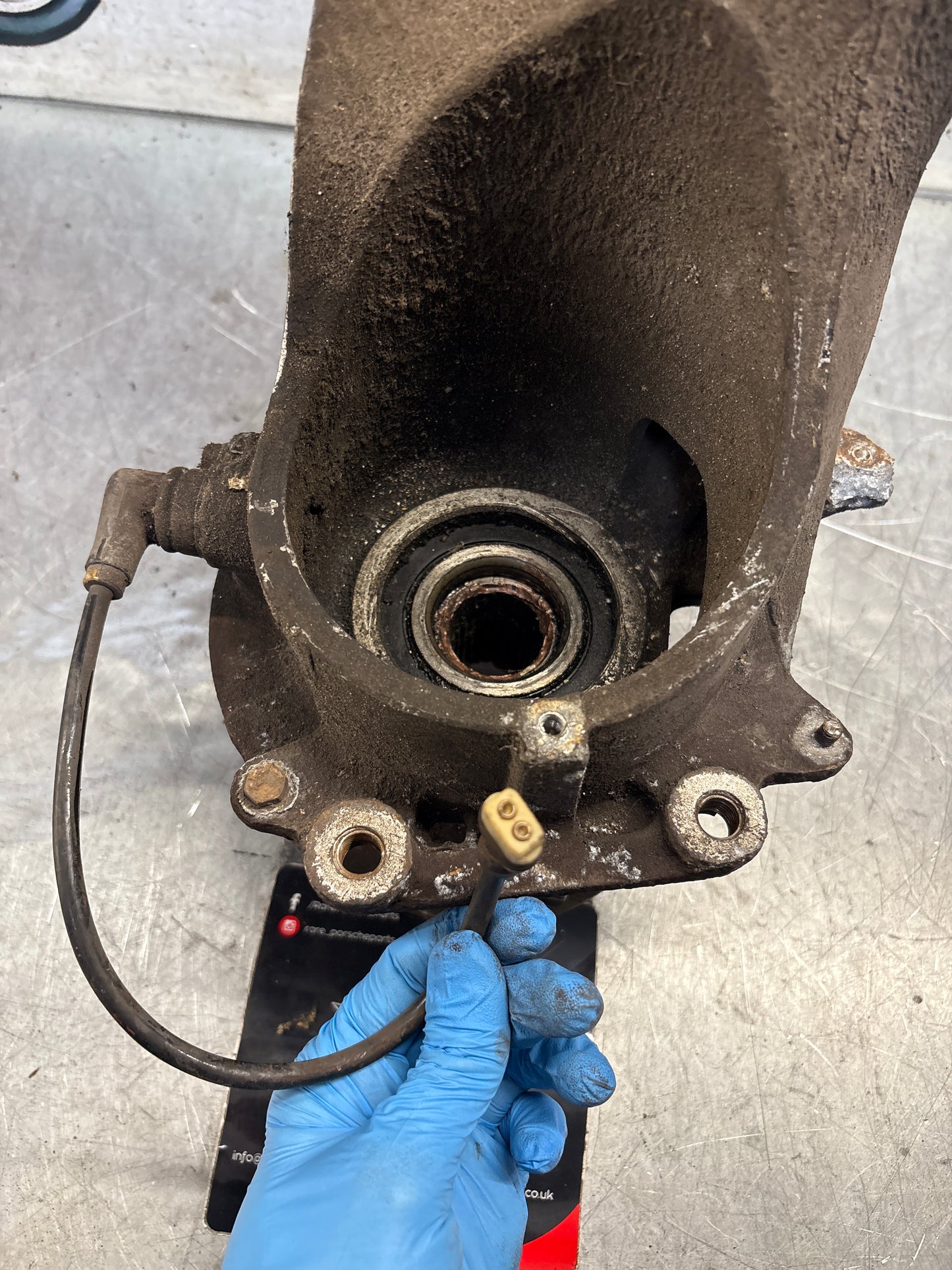 Porsche 944 alloy rear left trailing arm, used 95133151305 / 9513315134R used, with hubs