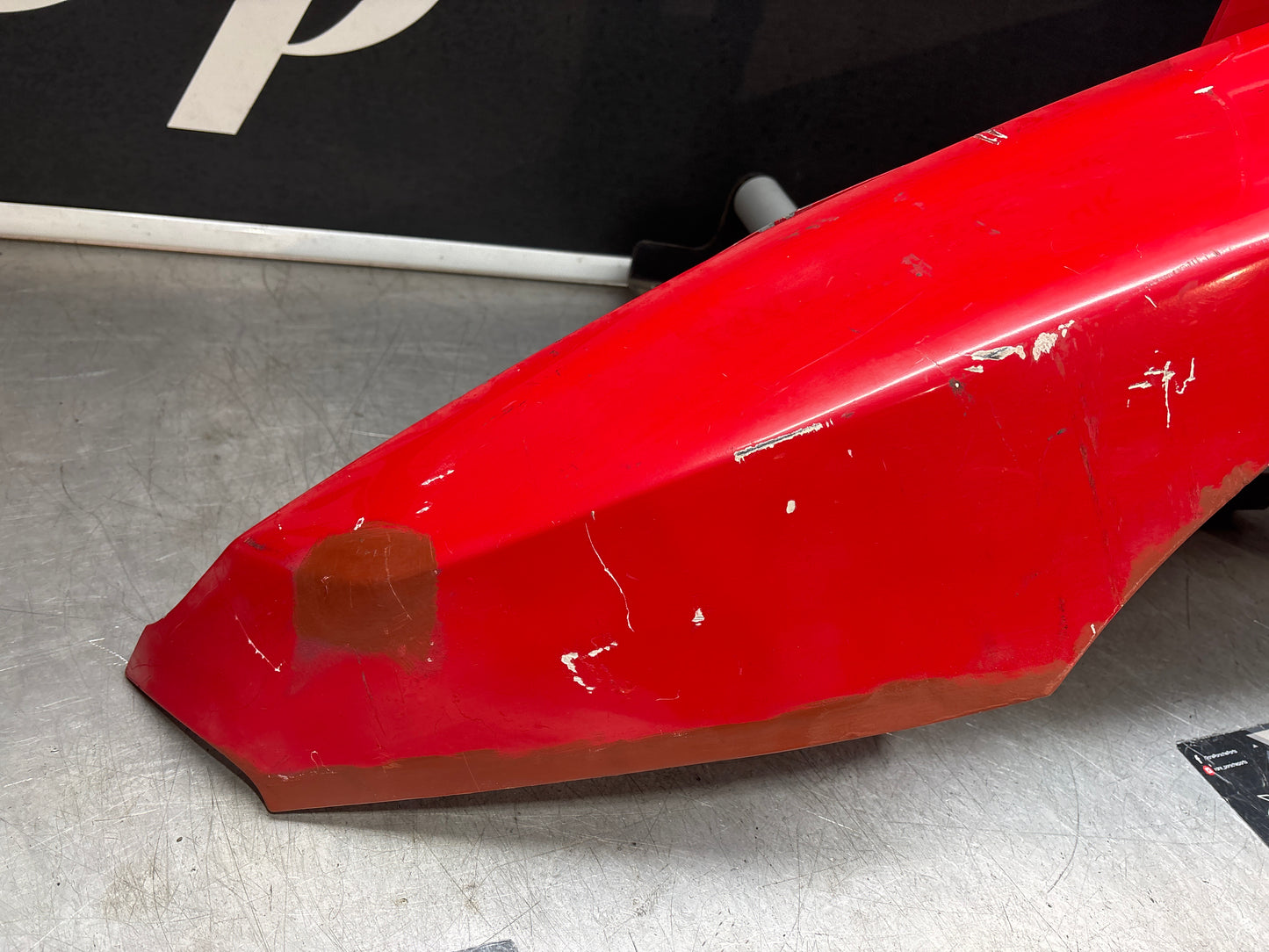 Porsche 944 early left front wing, used 93150302103 no rust, with aerial hole