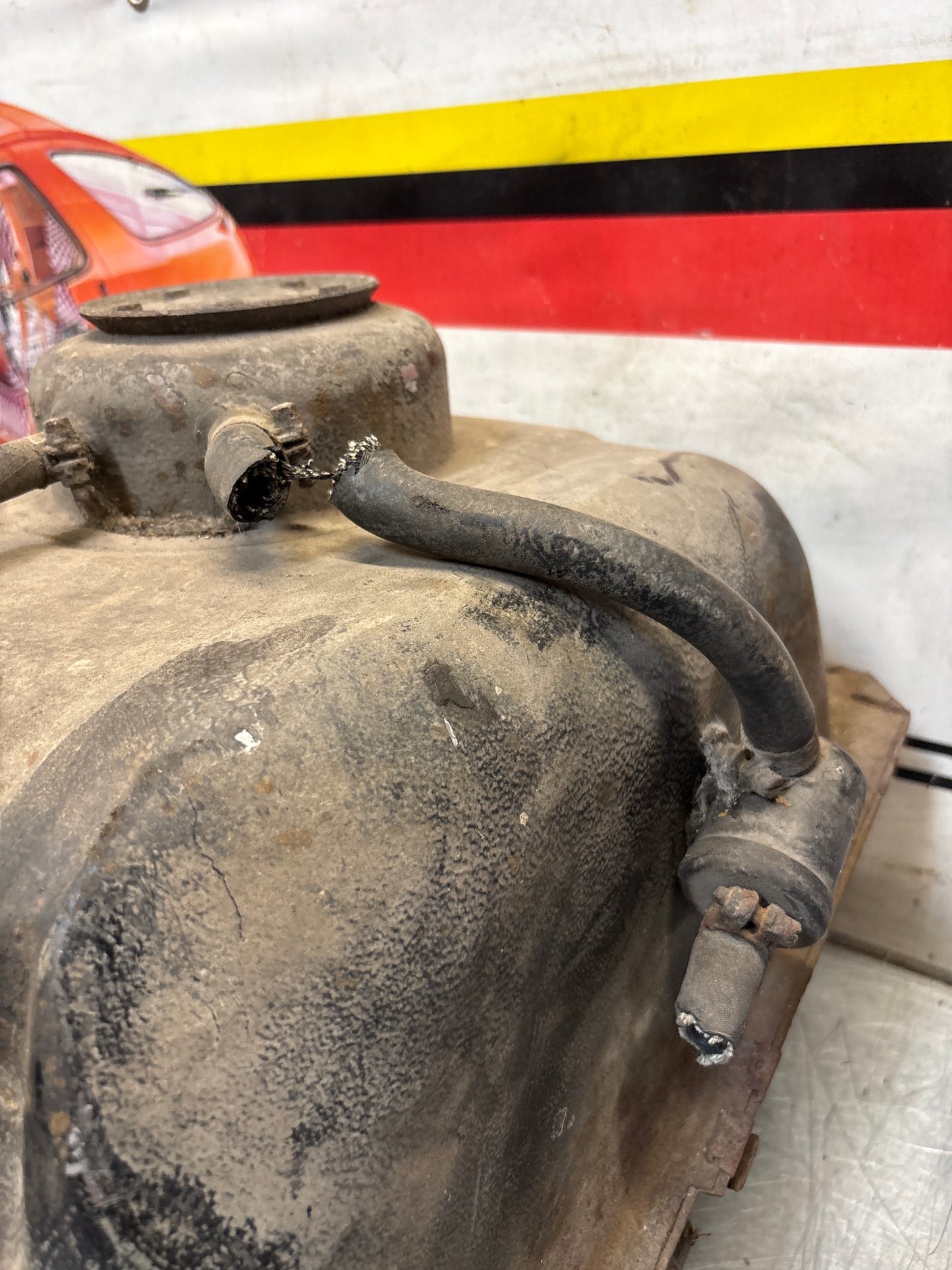 Porsche 924 Metal Fuel tank for early cars with bayonet type fuel level sender 477201021F