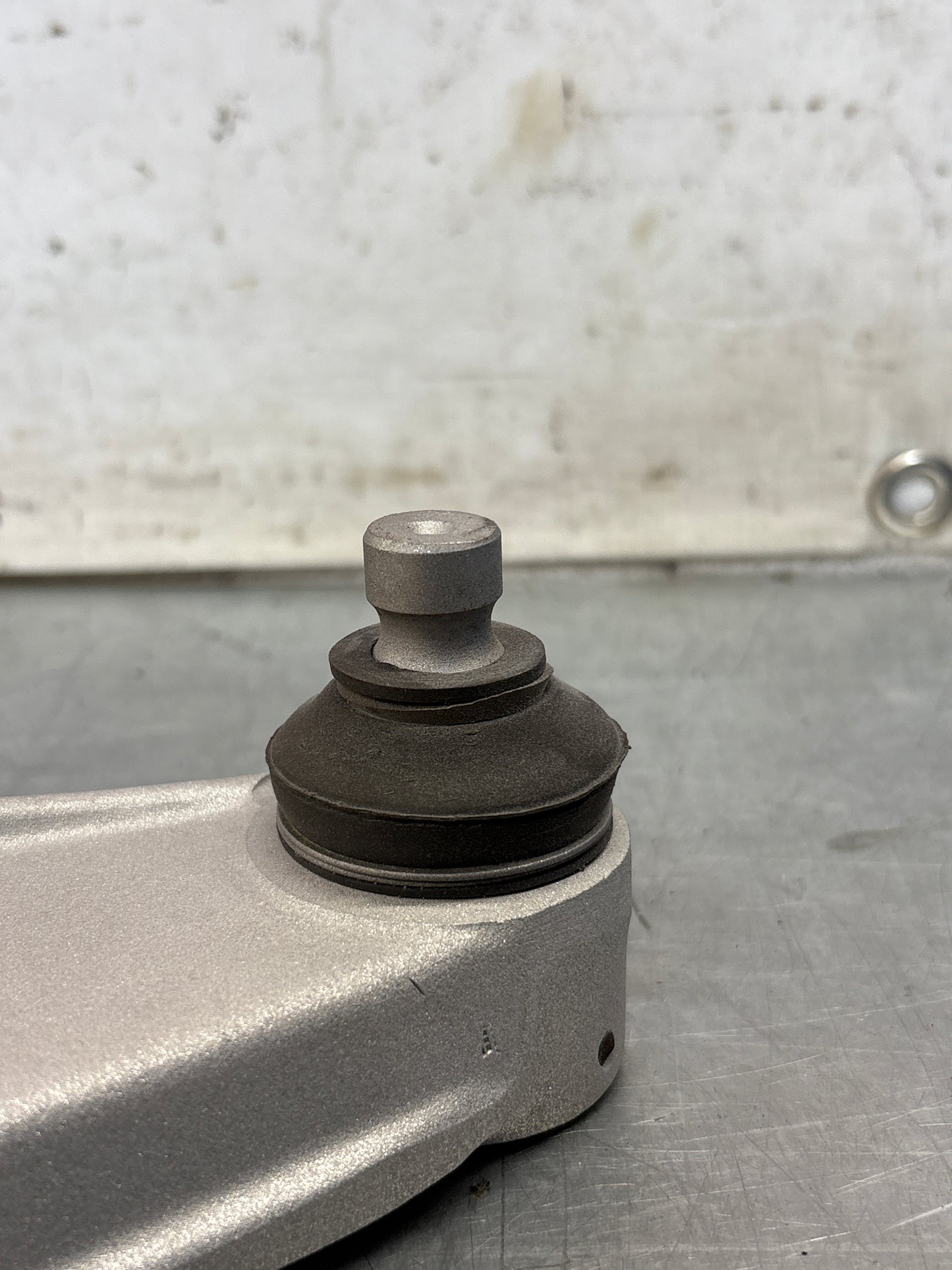 Porsche 944 Front right control arm, refurbished 95134115000