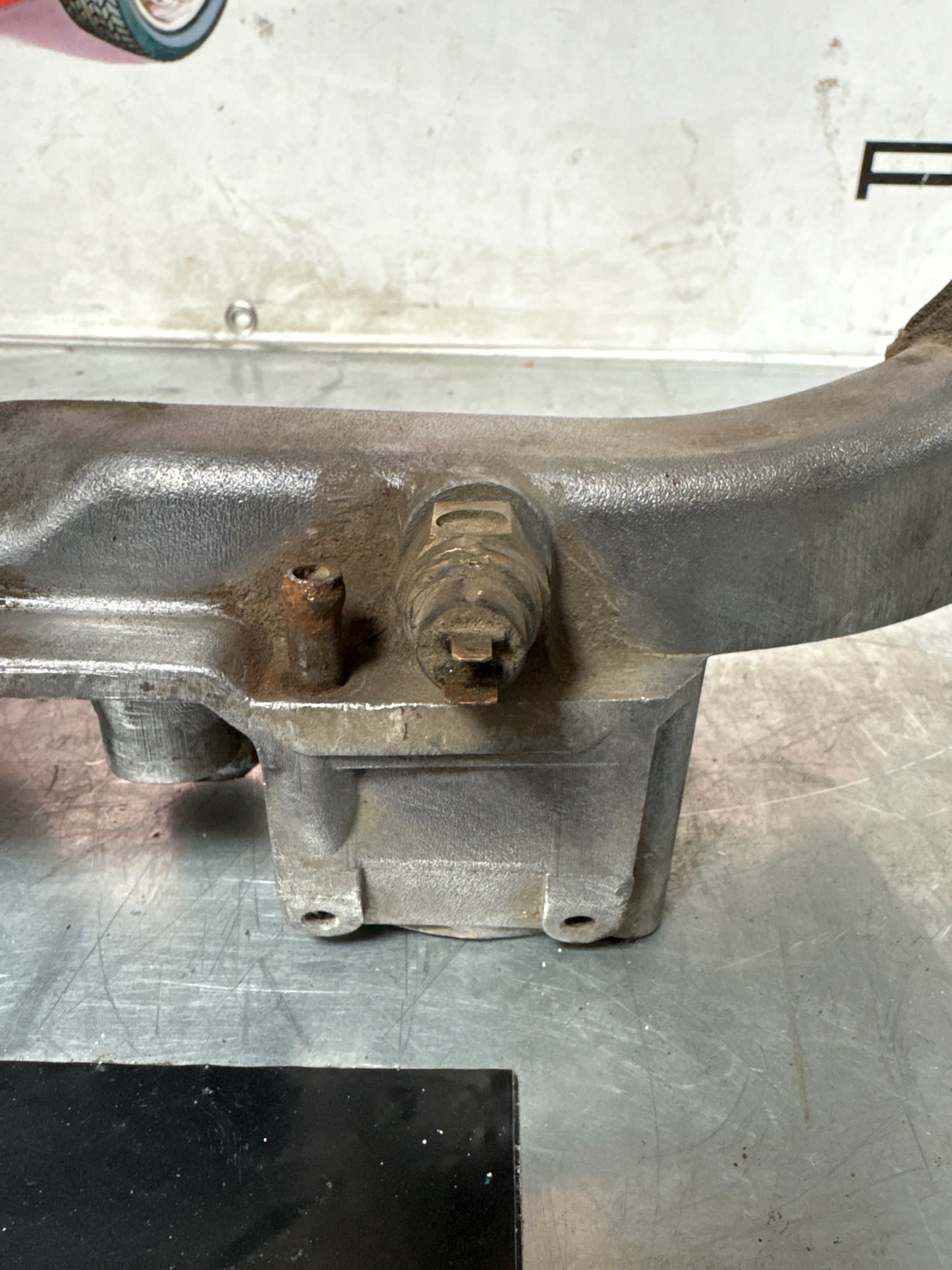 Porsche 928 thermostat housing, used 9281061616R