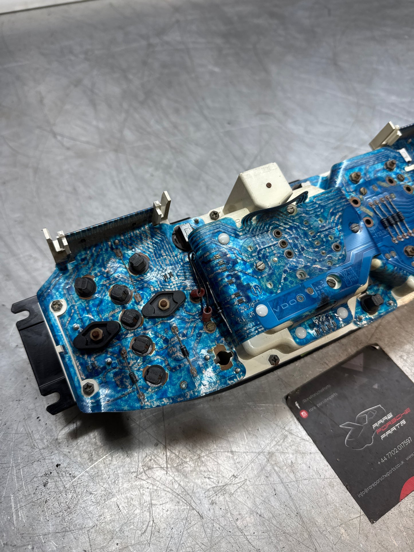 Porsche 944 Turbo Armaturenbrettuhr Binnacle Pod Tachometer 95264131101 gebraucht