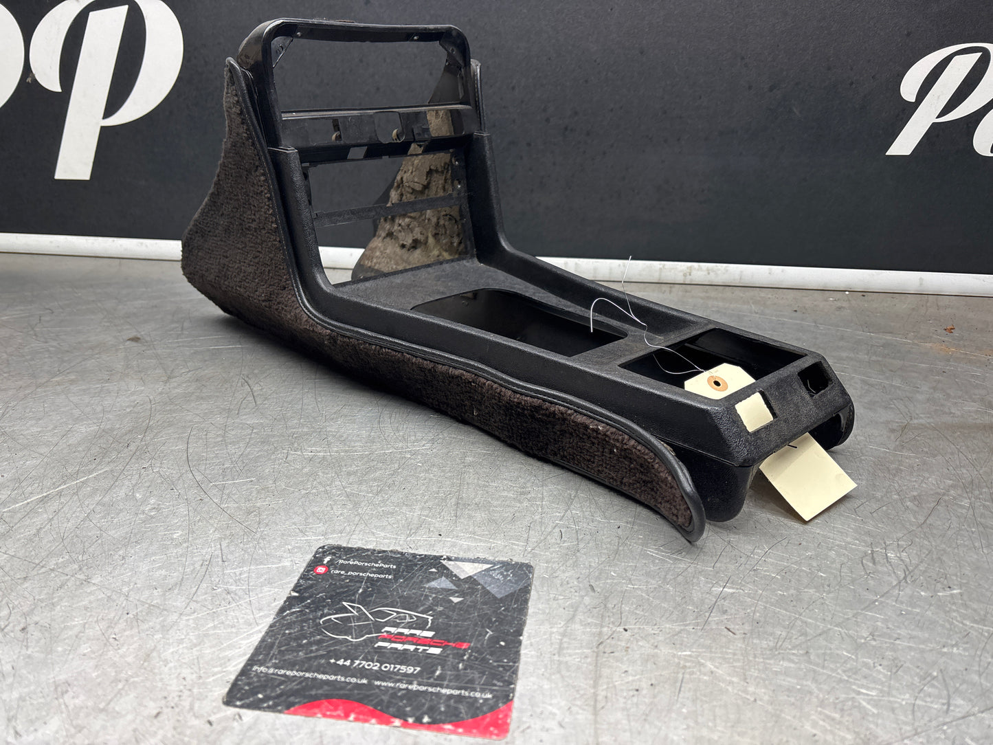 Porsche 924 centre console black, with one switch hole 477857951 / 477857969 used, black carpet