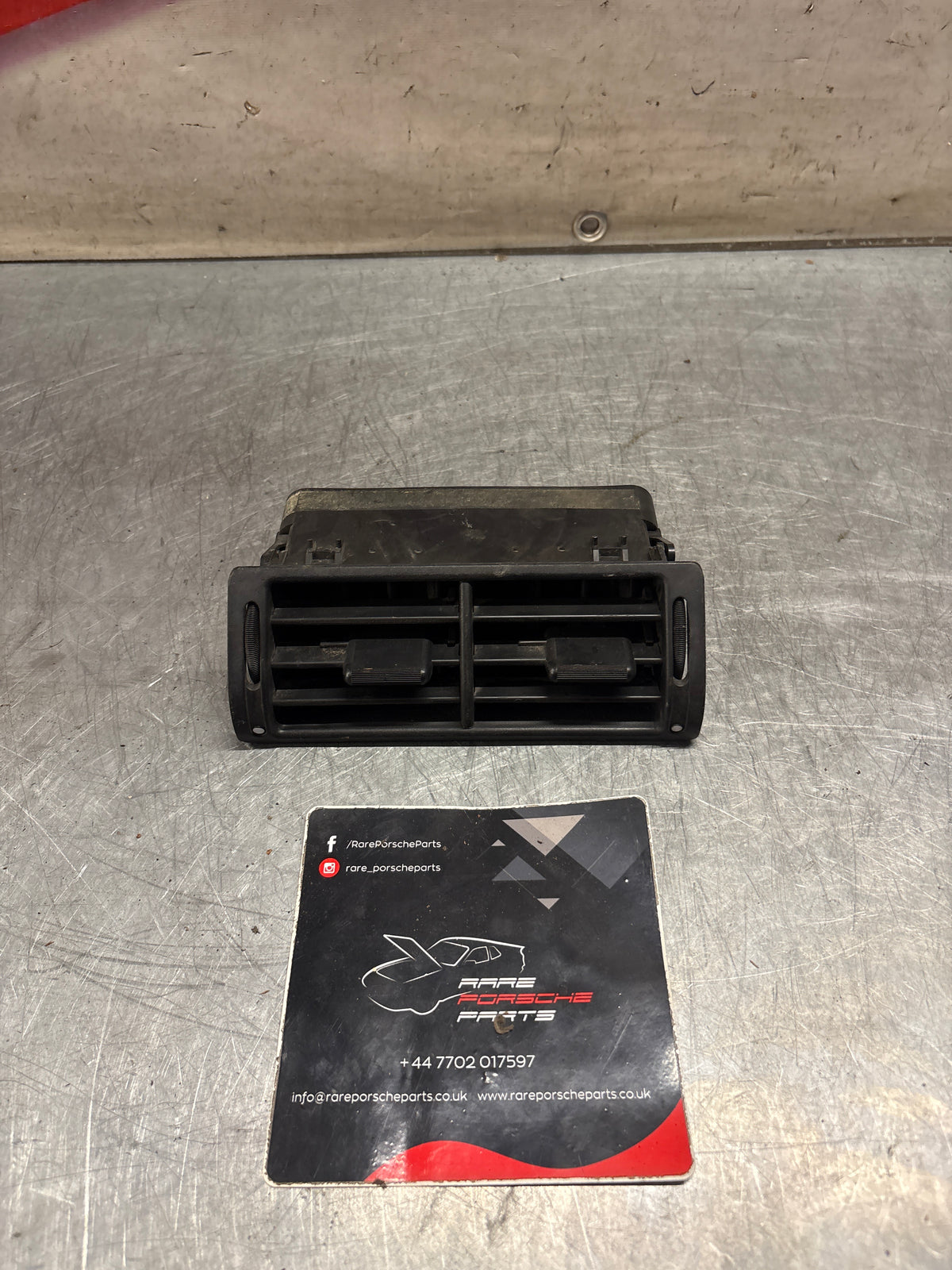 Porsche 911 930 / 964 dash air vent, used 91157205101