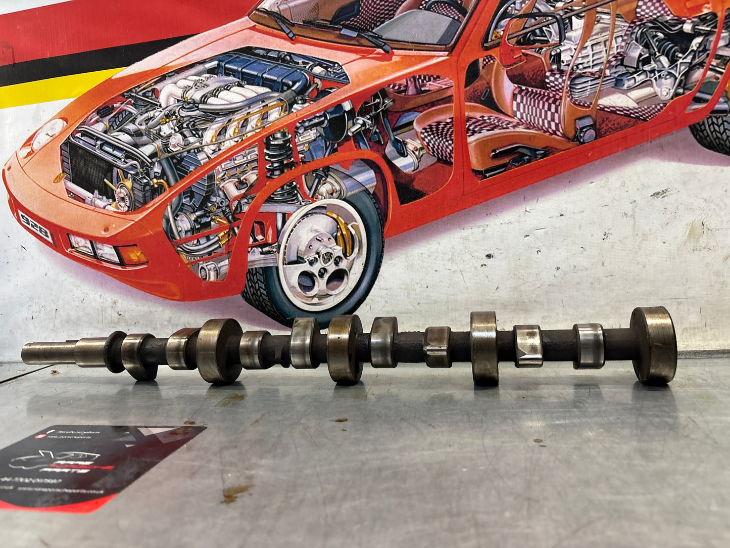Porsche 928 cam shaft, for spares or repair 9281051880R