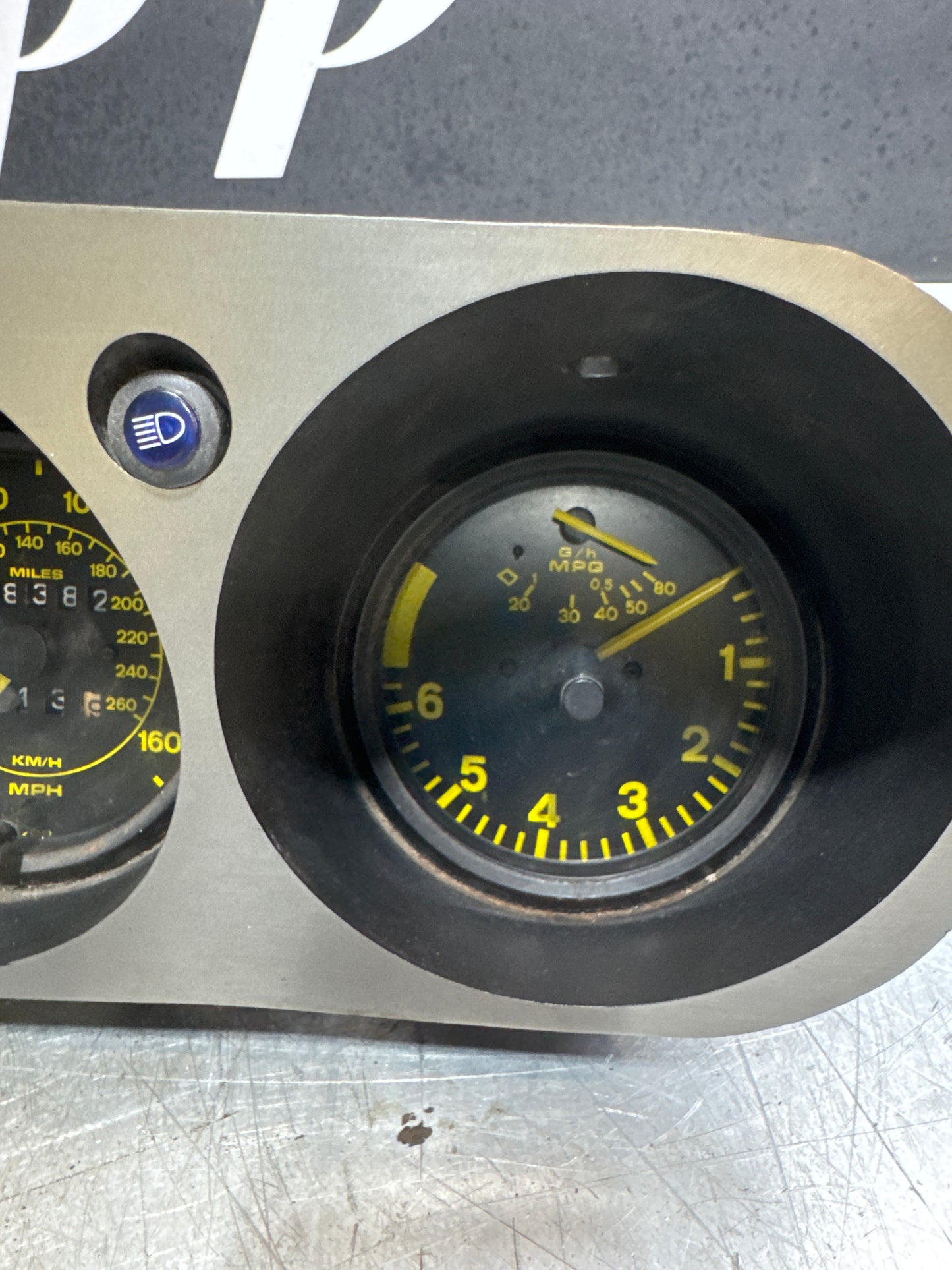 Porsche 944 complete set of instruments , used 38382 miles 94464131000 / 94464103600 / 94464120701