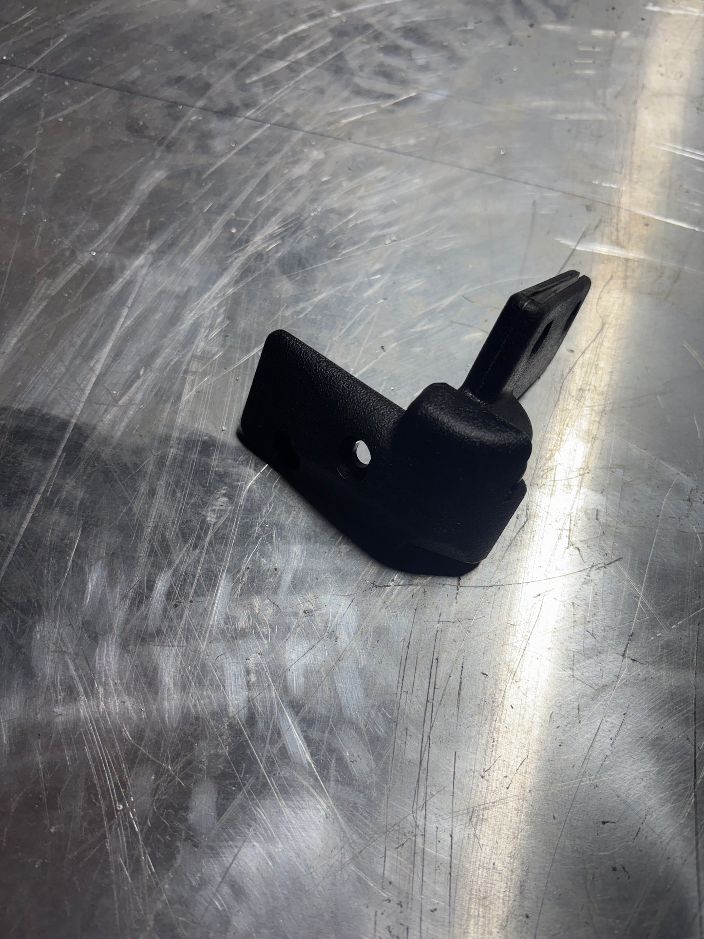 Porsche 924 / 944 / 968 sunroof wind deflector right hinge 477871682 / 477871636A new