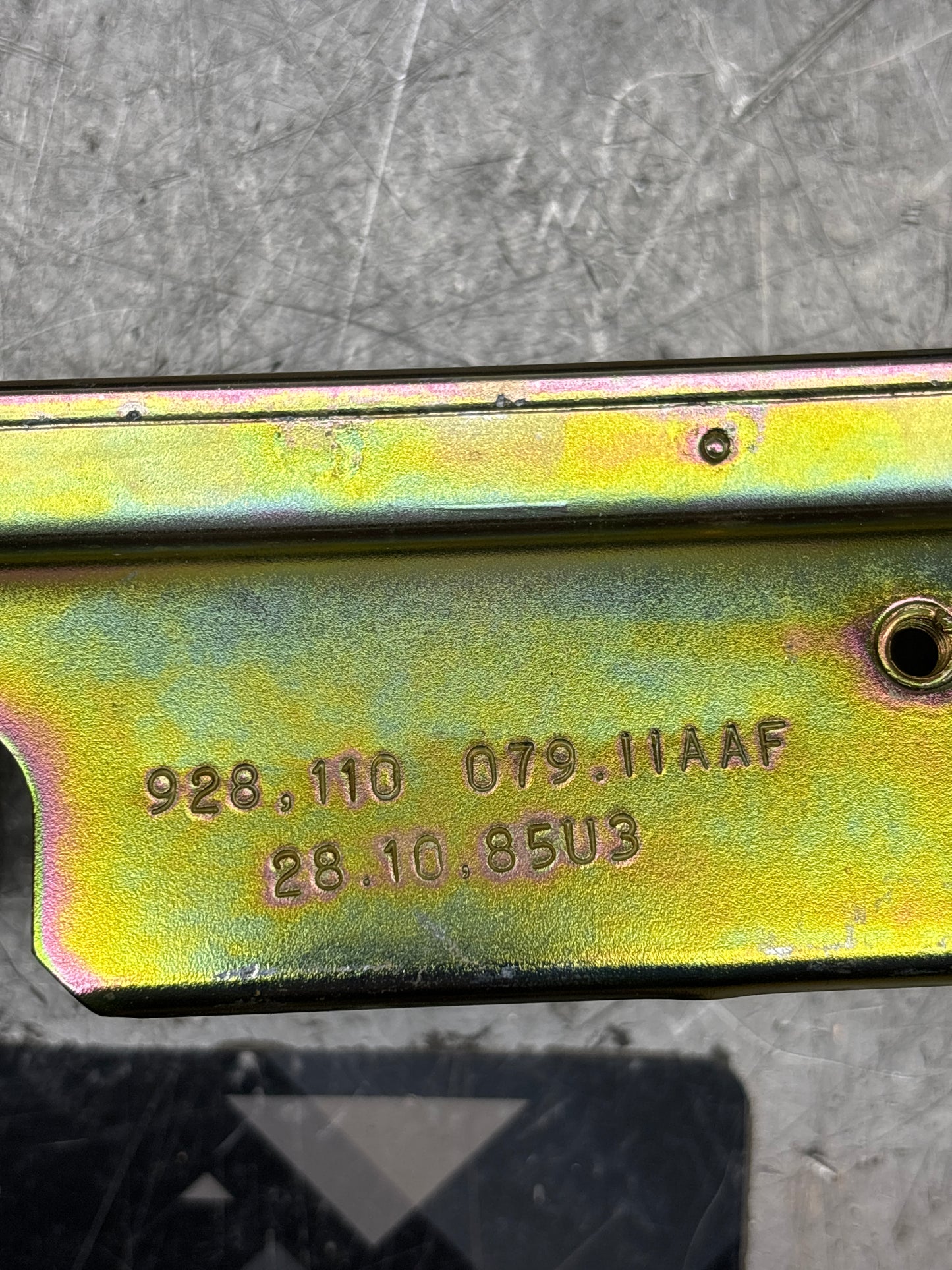 Porsche 928 S fuel rail, left, refurbished 92811007911