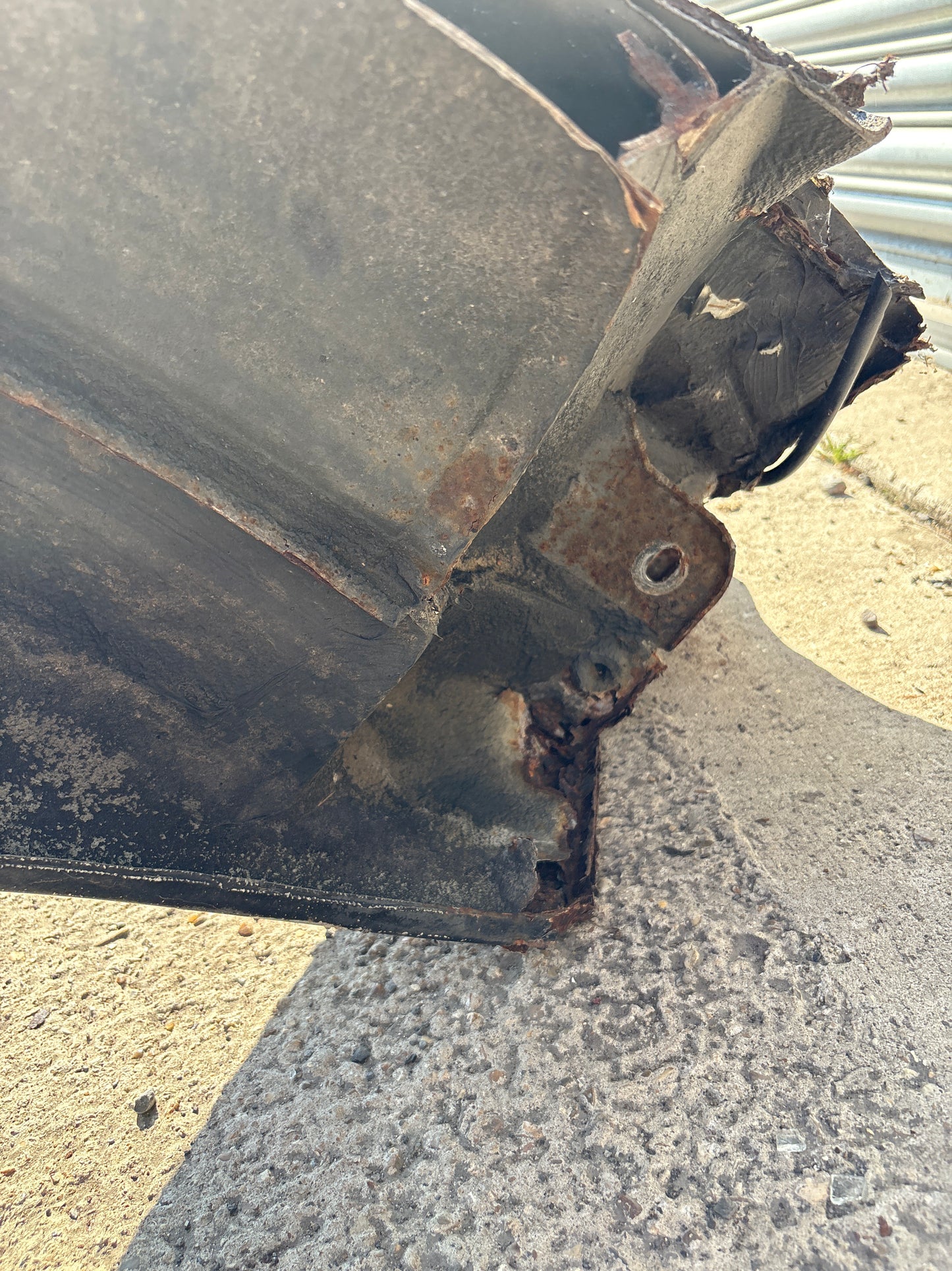 Porsche 944 left sill cut