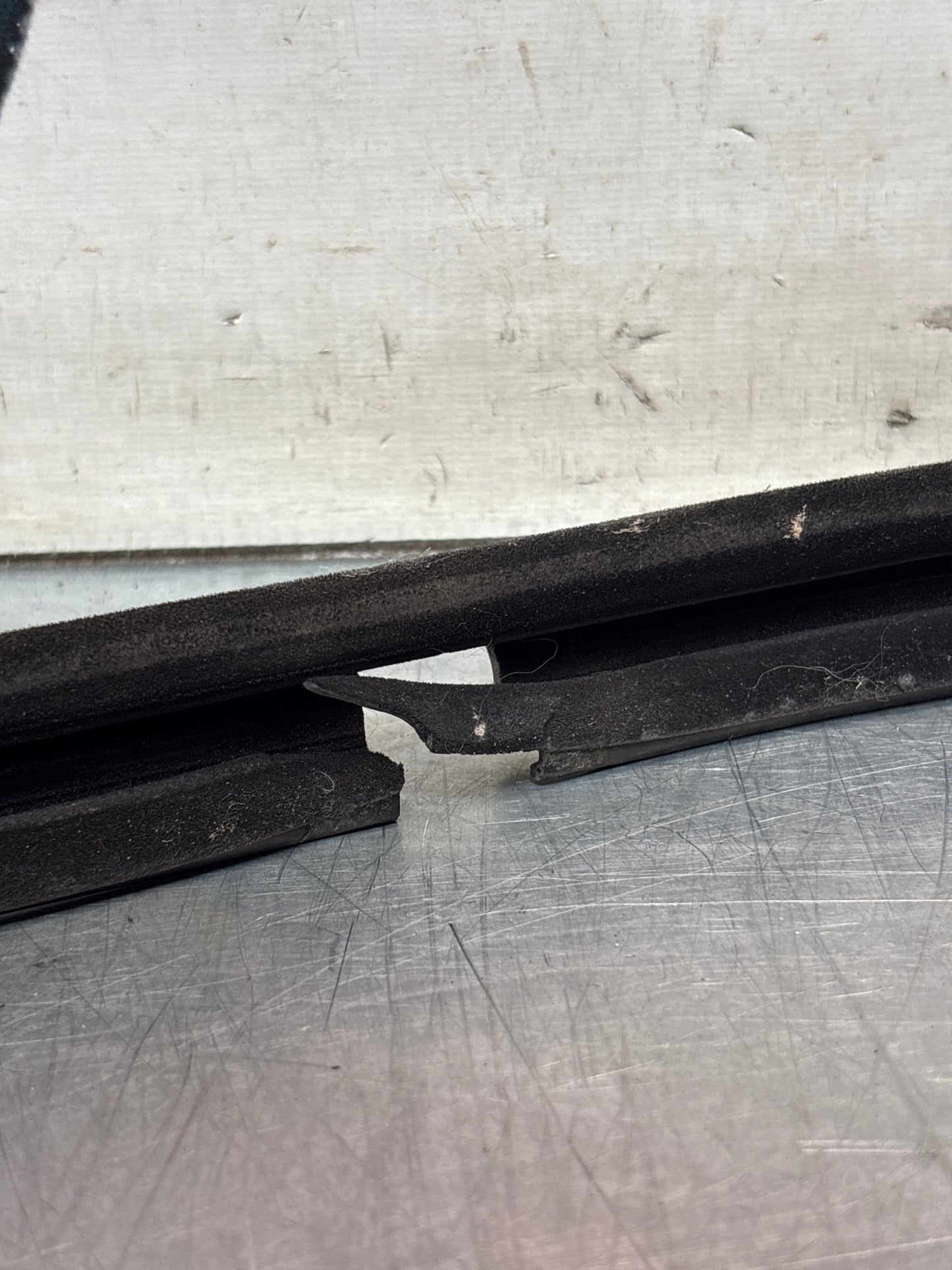 Porsche 928 right door channel seal, for spares or repair 92853732403