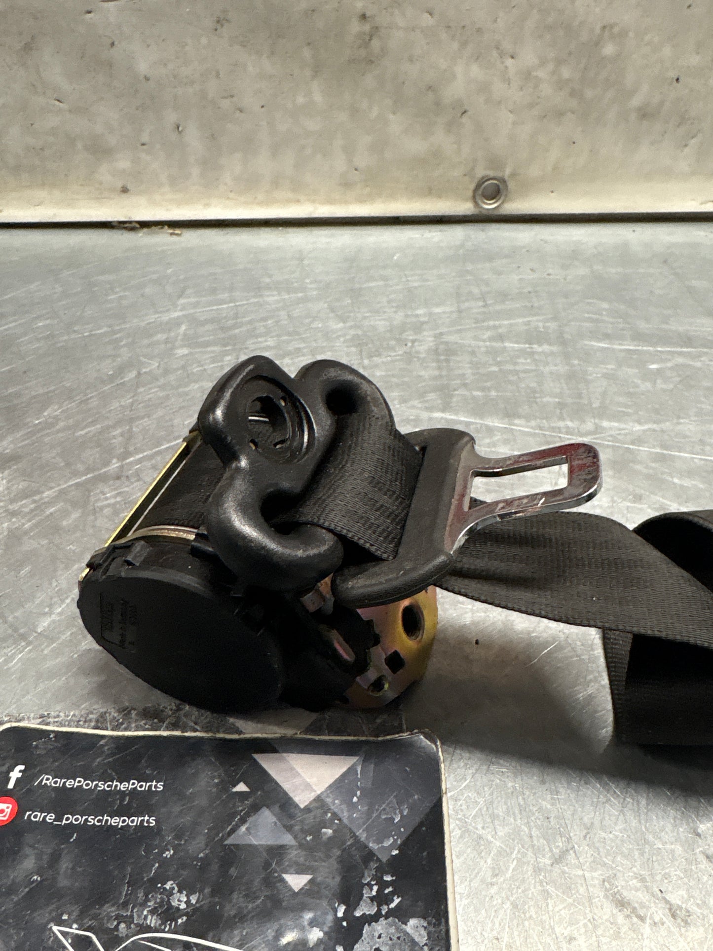Porsche 944 968 right rear seat belt, 94480302202, used
