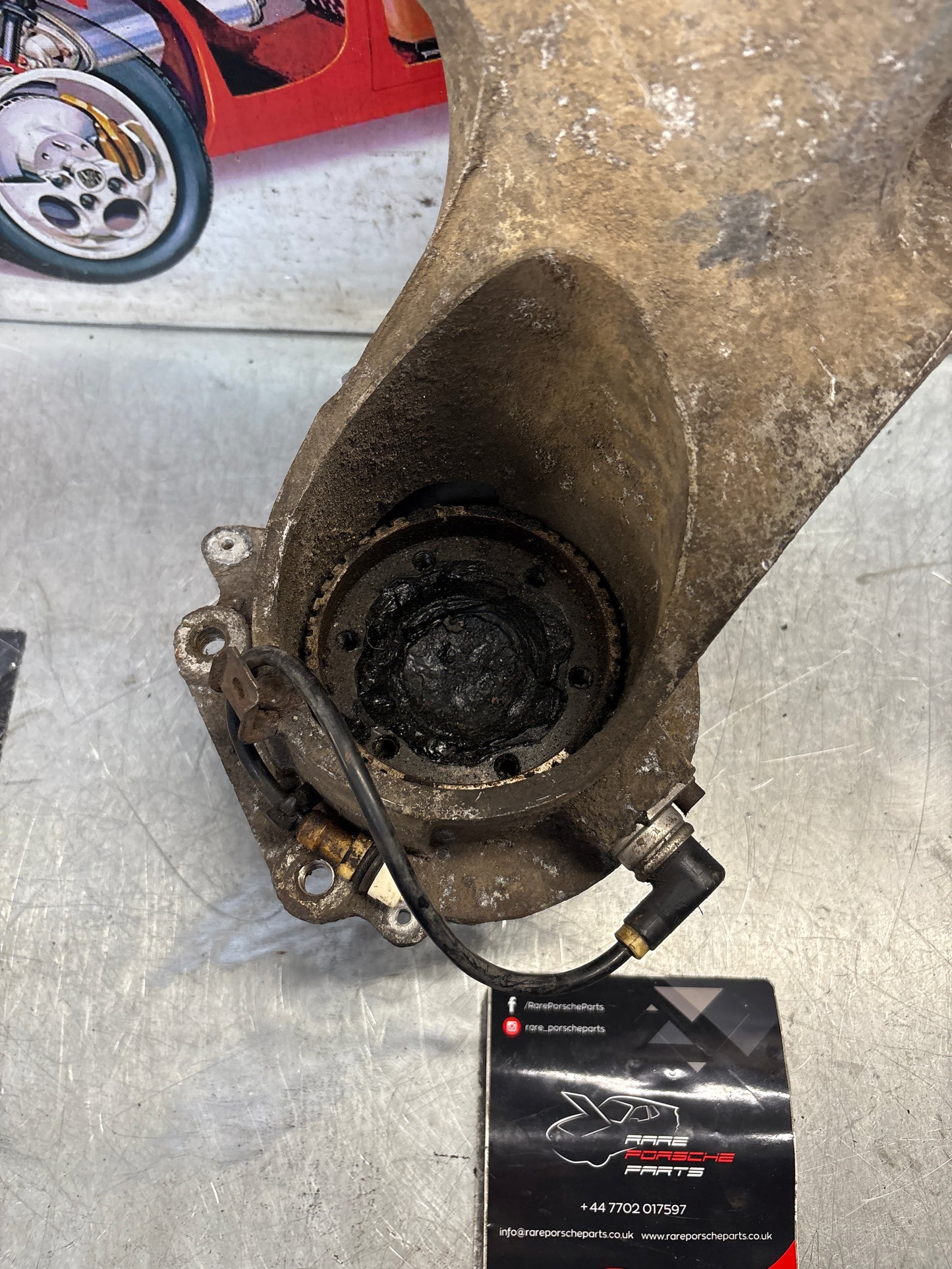 Porsche 944 alloy rear right trailing arm, used 95133151405 / 9513315144R used, with hubs