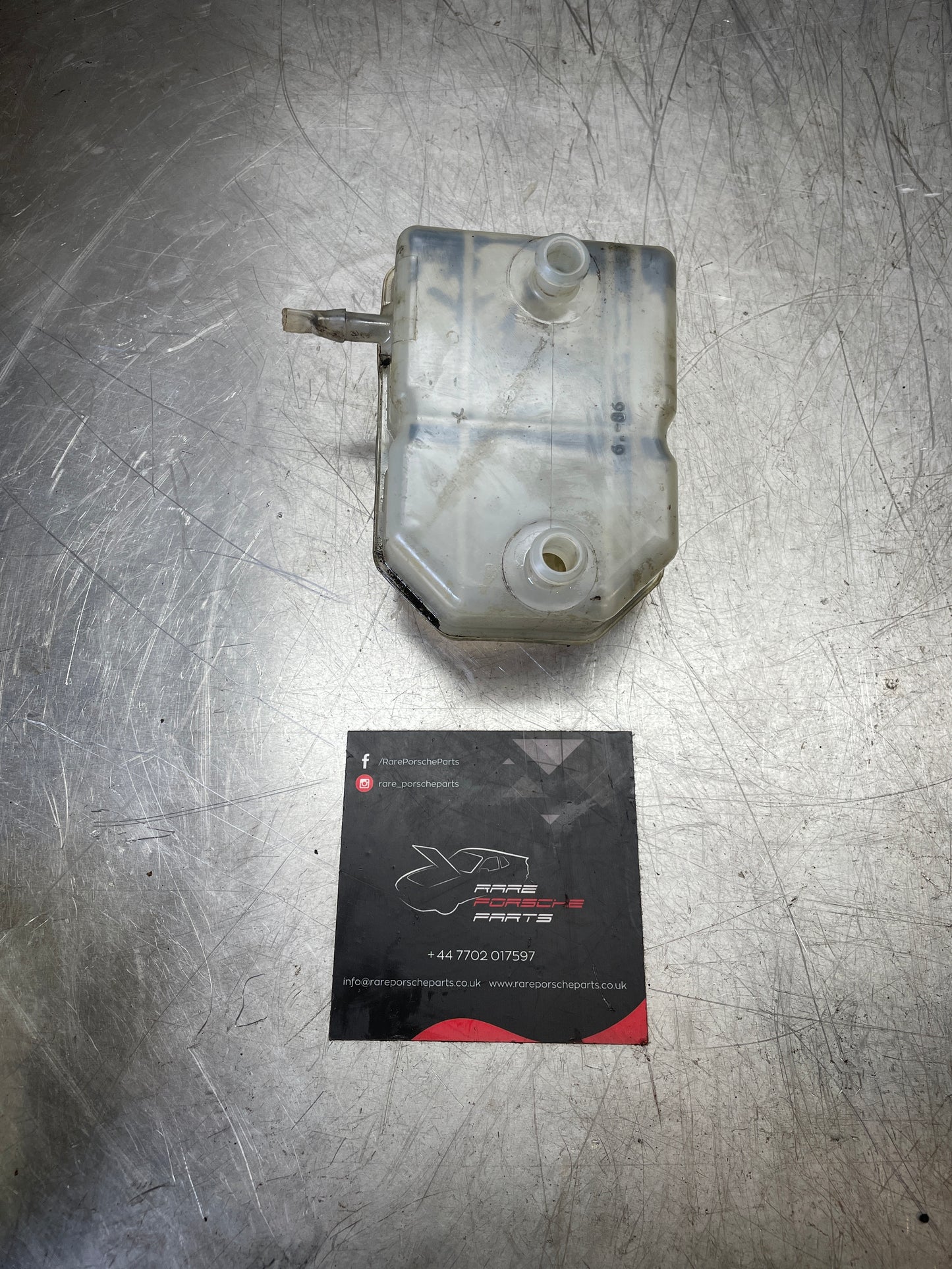 Porsche 924 (80-85) 924S (86-88) 944 (82-85) Brake fluid reservoir, used 477611303B