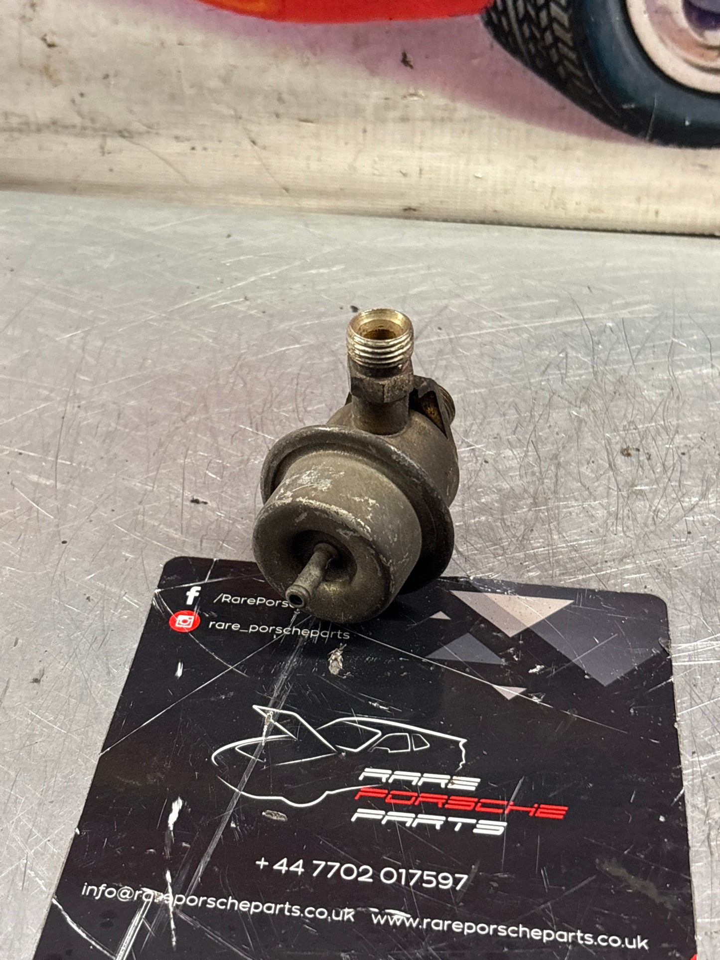 Porsche 944 fuel pressure damper. 0280161015, 94411020103 used