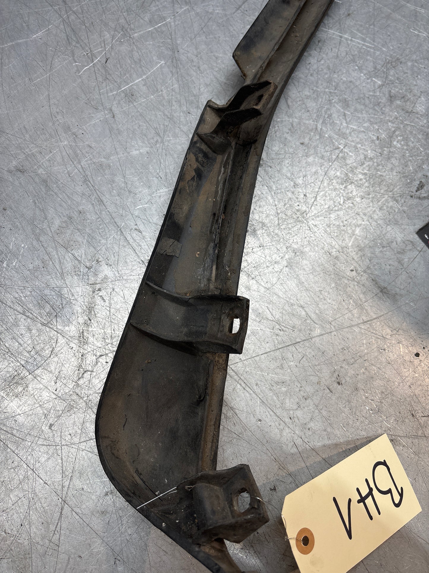 Modanatura battitacco inferiore Porsche 944 lato sinistro, usata 95155919500