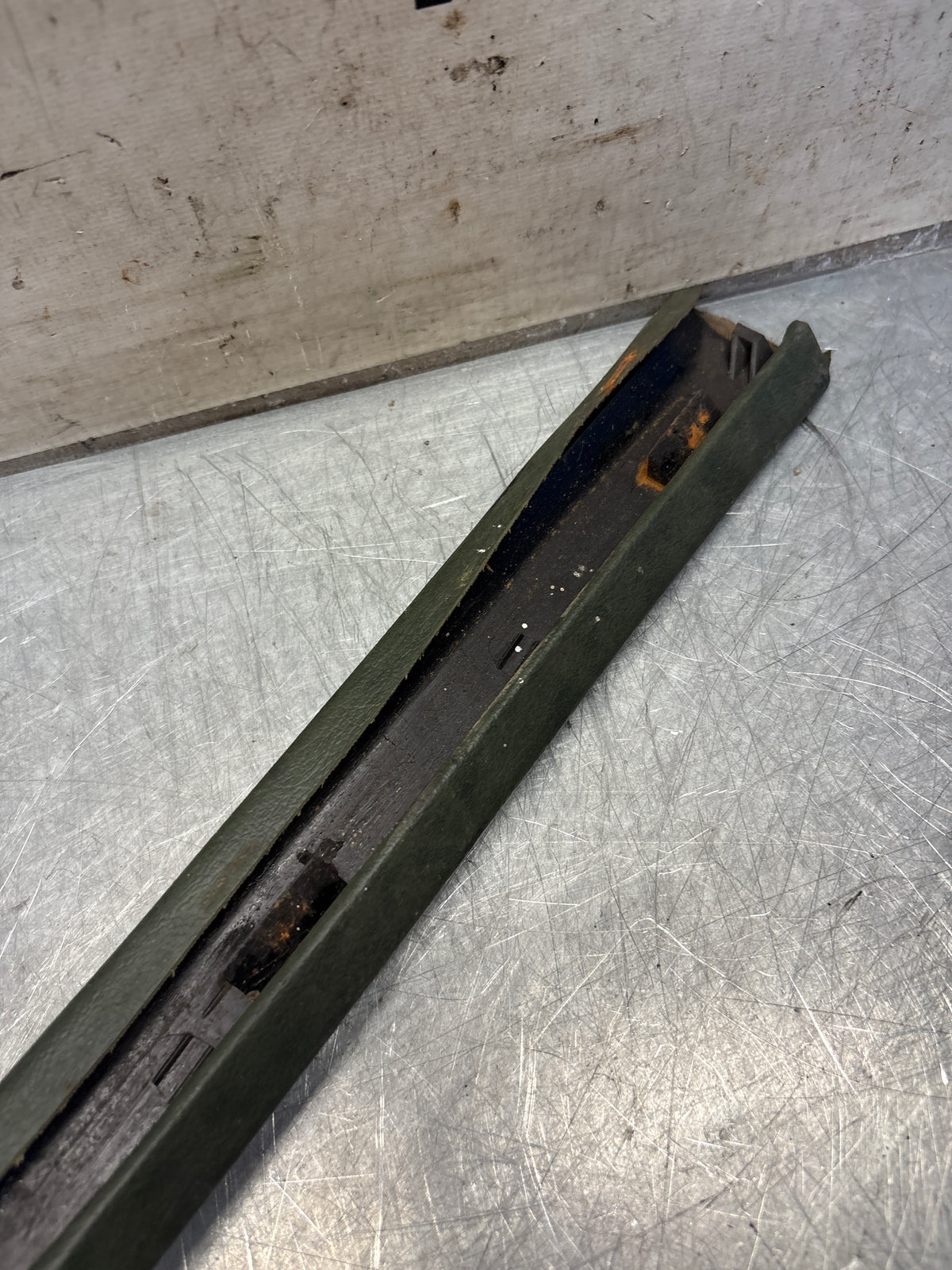 Porsche 928 tailgate trim, right, off side, green, 92855503802, used