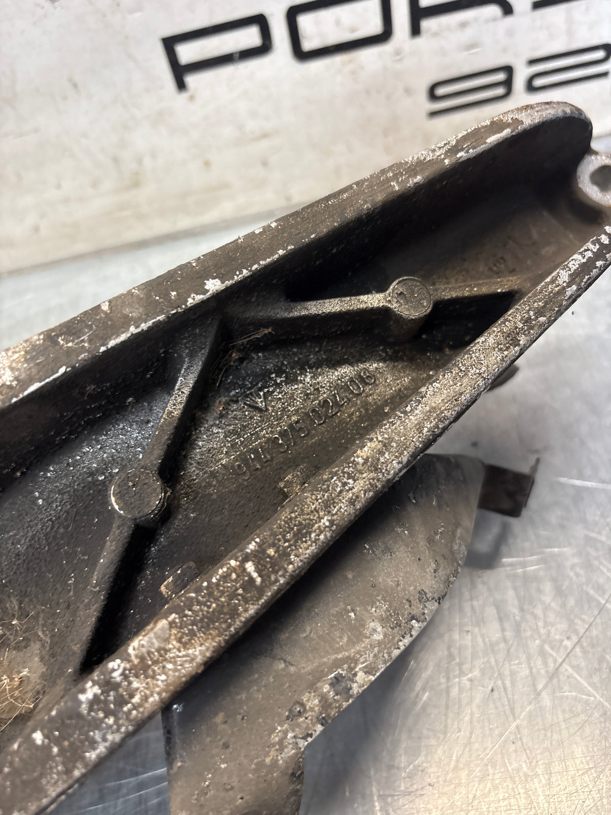 Porsche 968 transmission carrier, used 94437502406