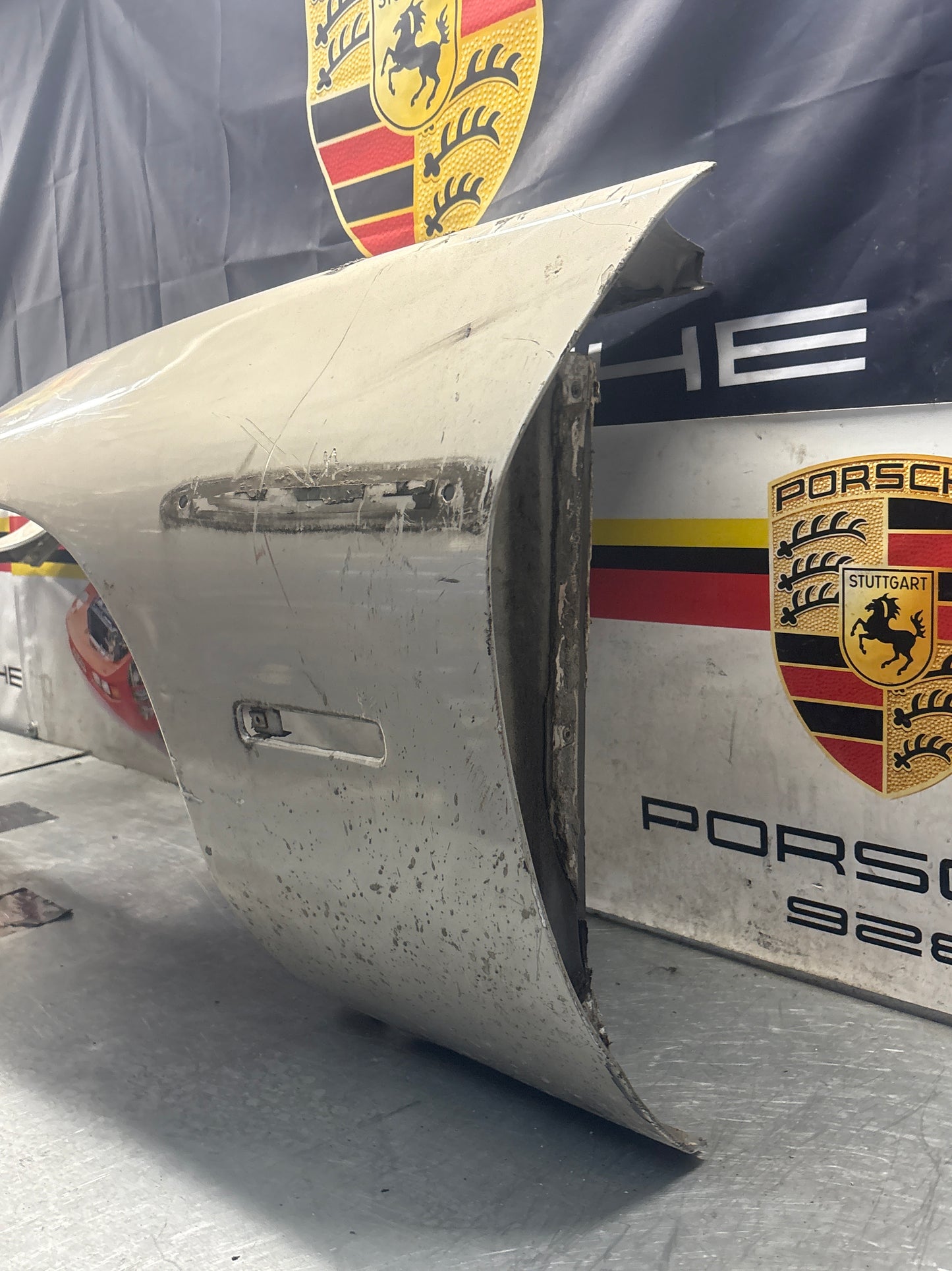 Porsche 928S front left wing, 92850301103 used