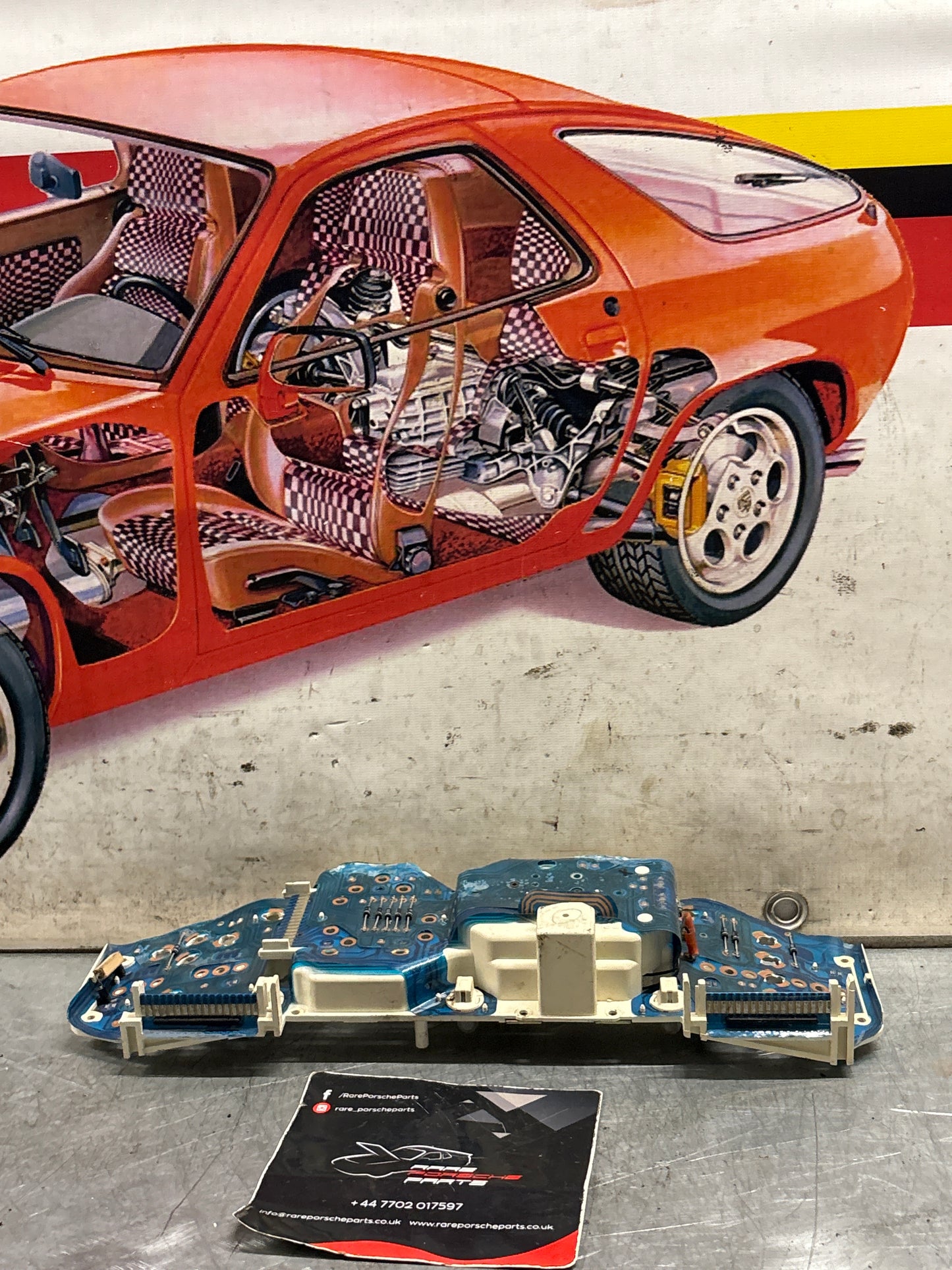 Porsche 928 instrument cluster circiut board, used VDO number: X16-1208412 / 88 481 549