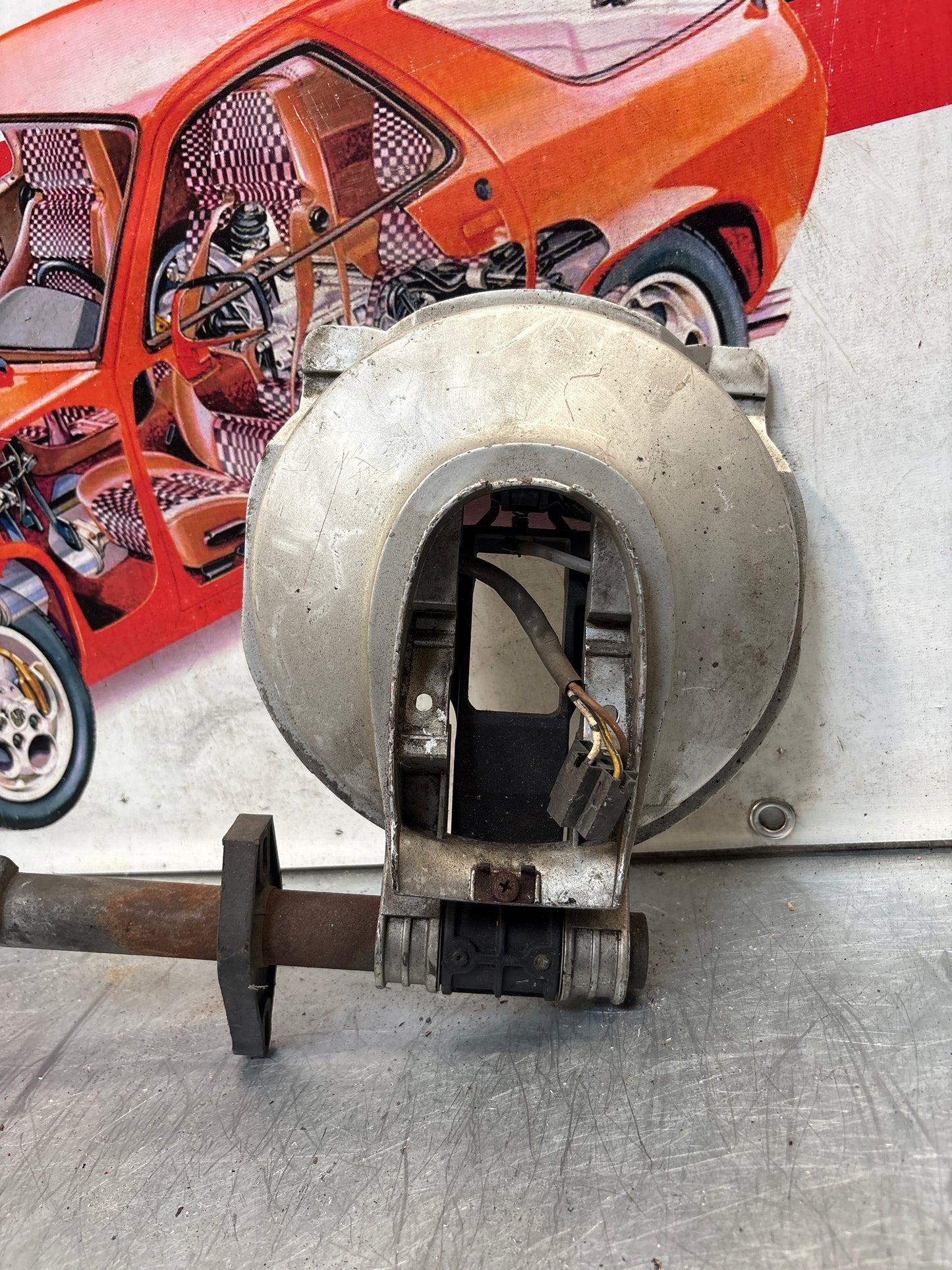 Porsche 928 right headlight swivel frame 92875024902 92875024302 used