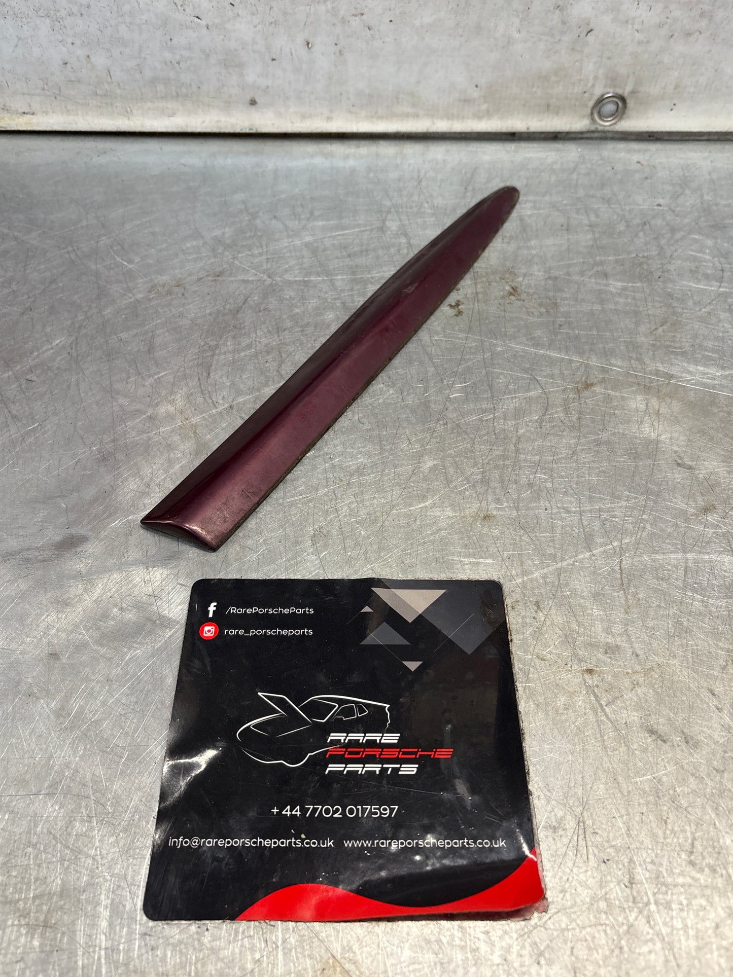 Porsche 928 right side front wing molding trim, for spares or repair 92855903803
