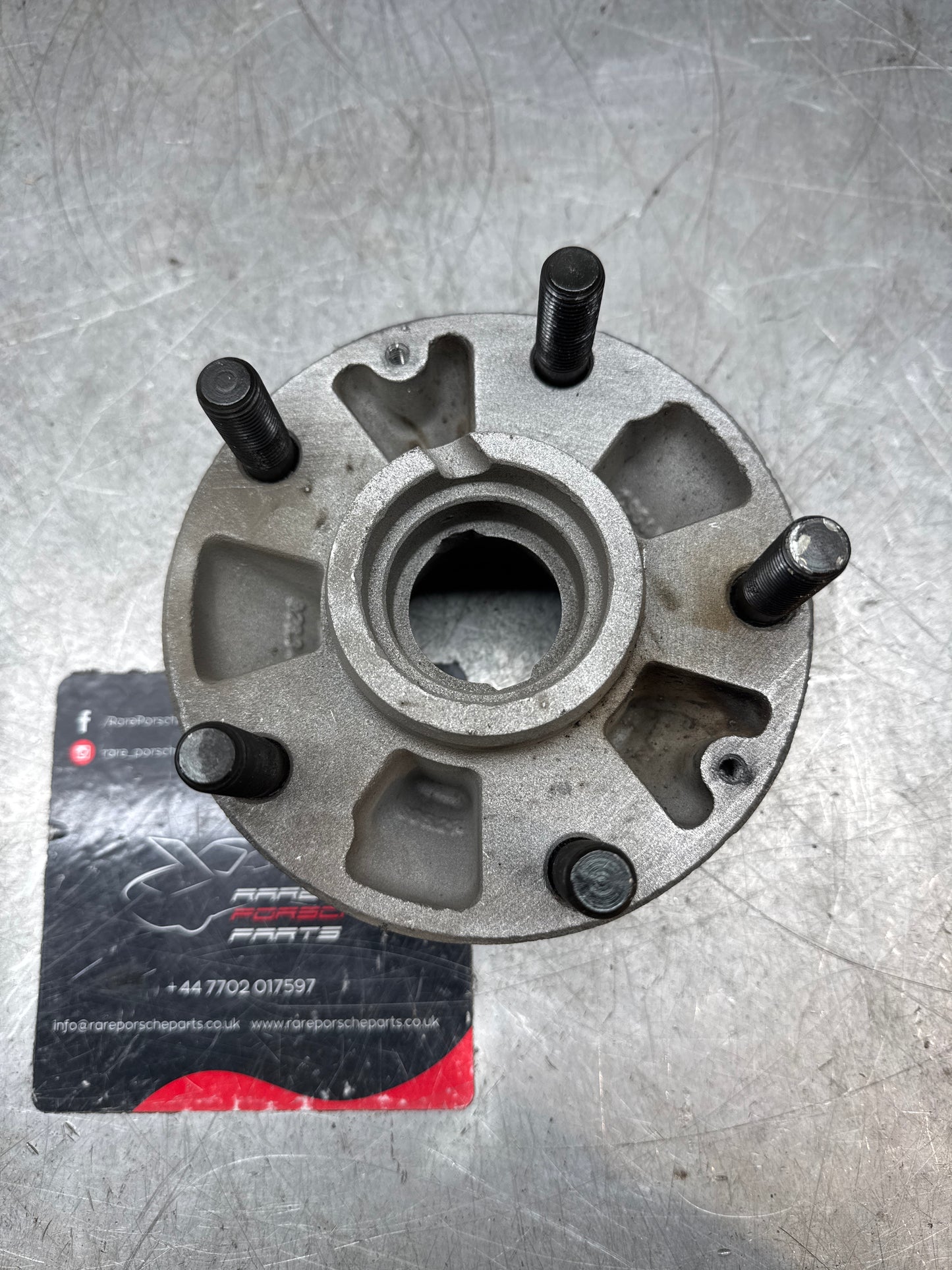 Porsche 928 Front wheel hub, refurbished 92834106502 with ABS