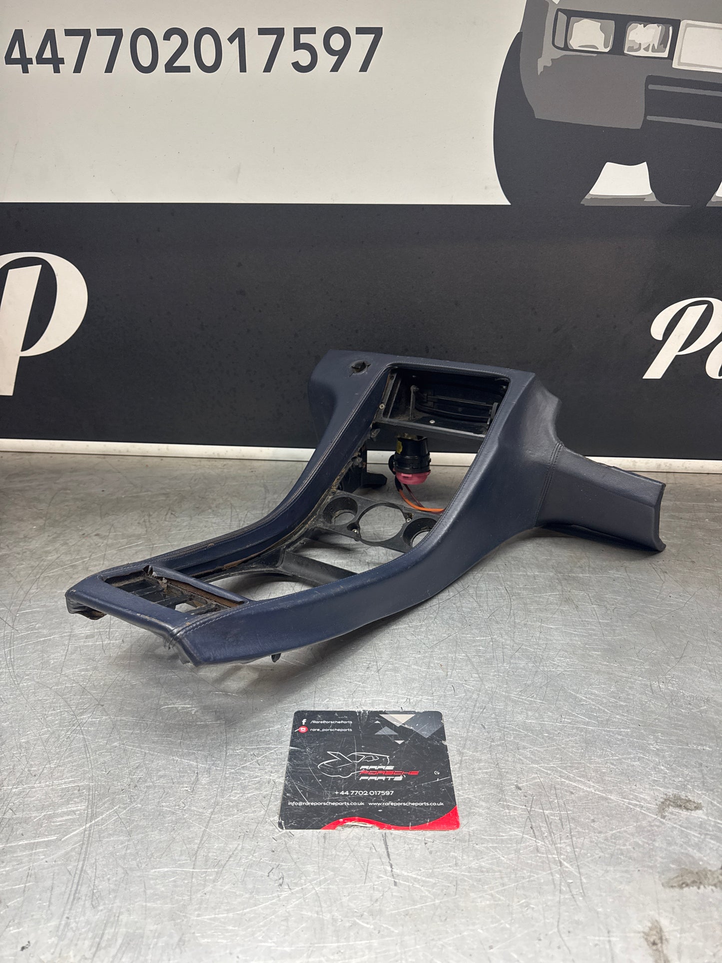 Porsche 928 blue leather centre  console (RHD) 92855204308