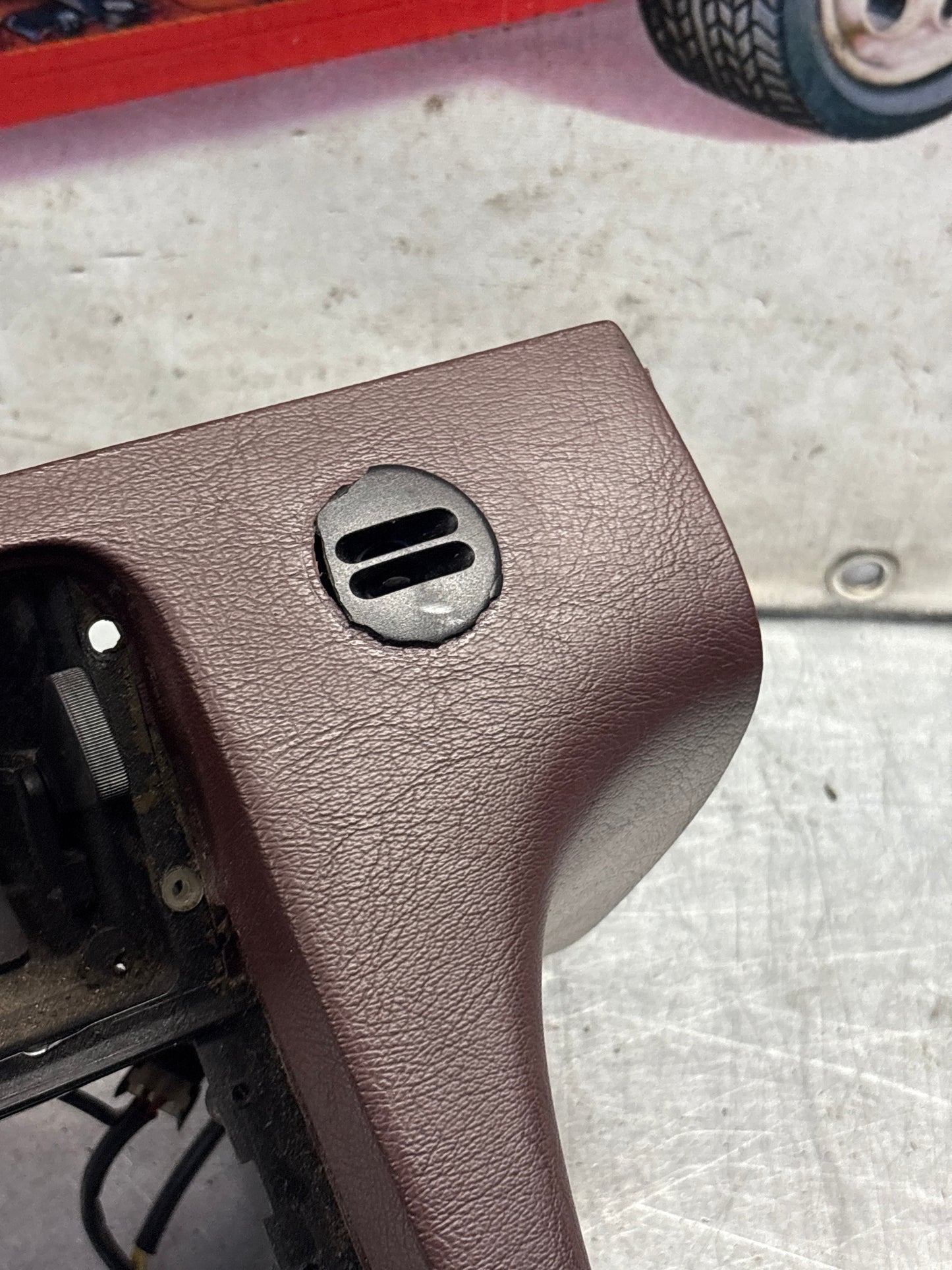 Porsche 928 Center console, used 92855206304 burgundy