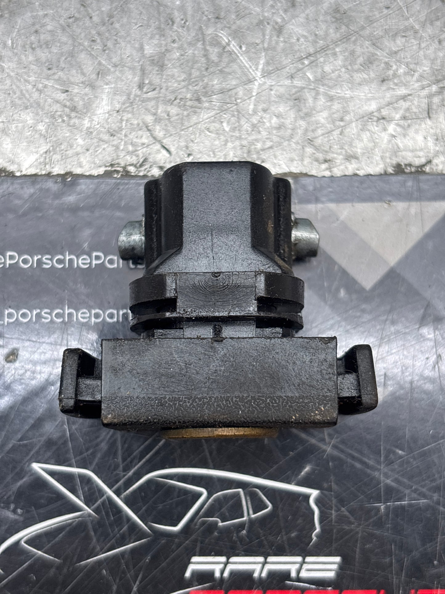 Porsche 924/944 black glove box lock with badge 477857133 used immaculate