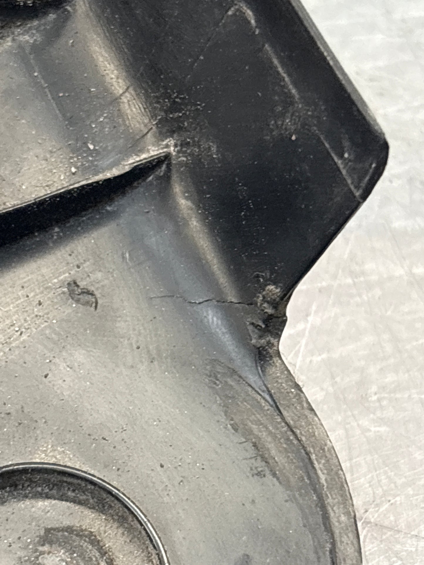 Porsche 928 seat hinge cover black used,cracked 92852114802