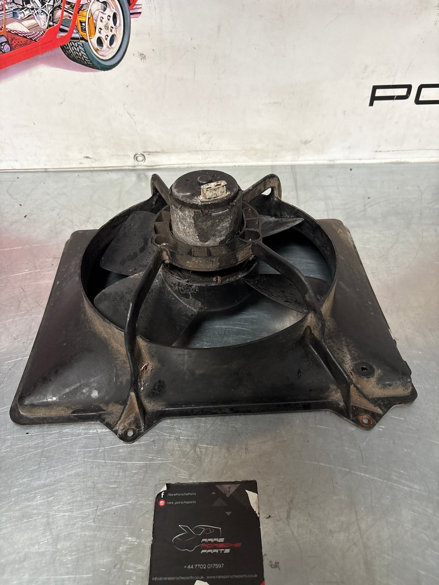 Porsche 924 2.0 NA / 924 Turbo ventola del radiatore di raffreddamento usata con cornice 477121207C usata