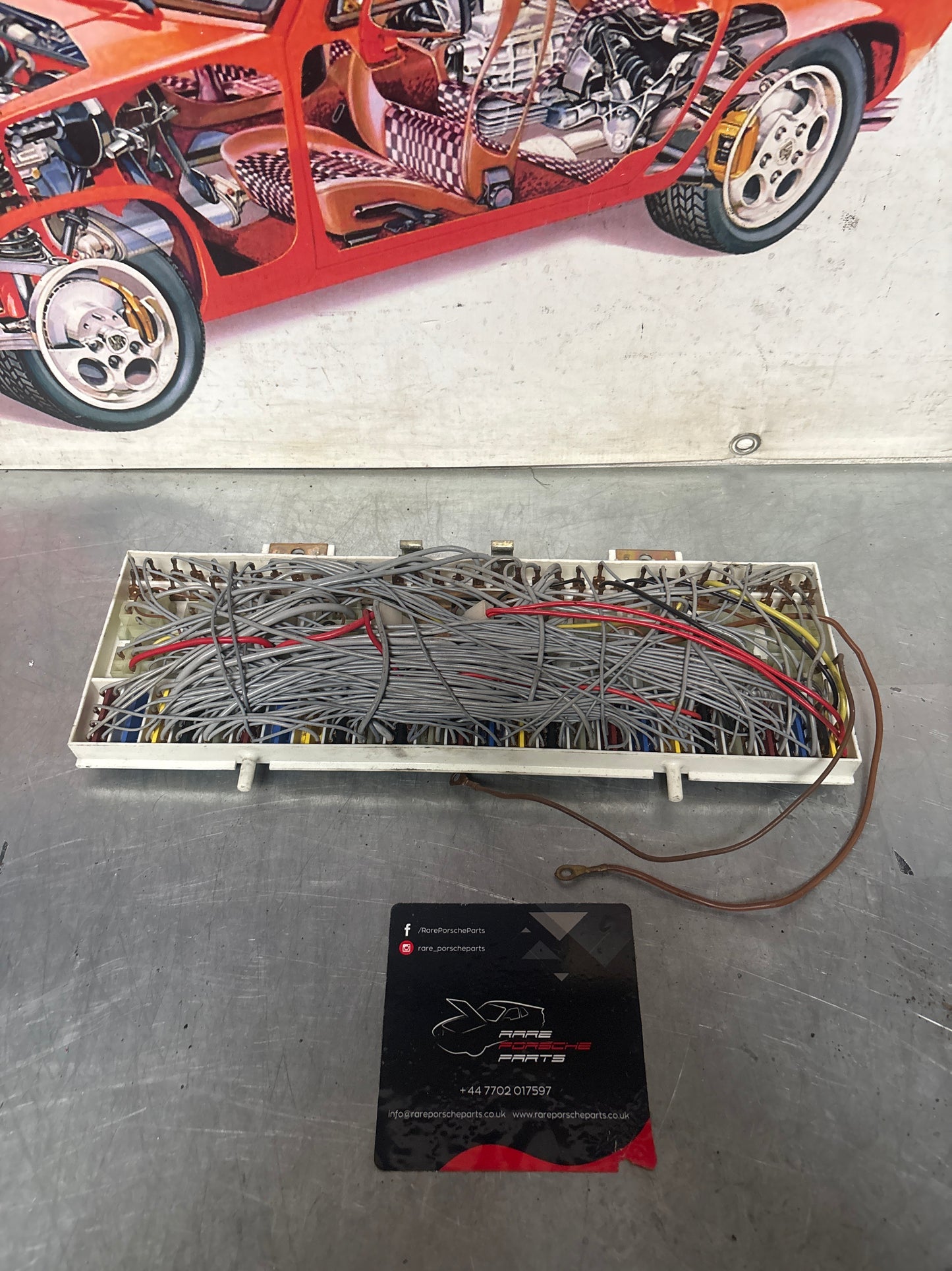Porsche 928 relay fuse box, for spares or repair 92861010507