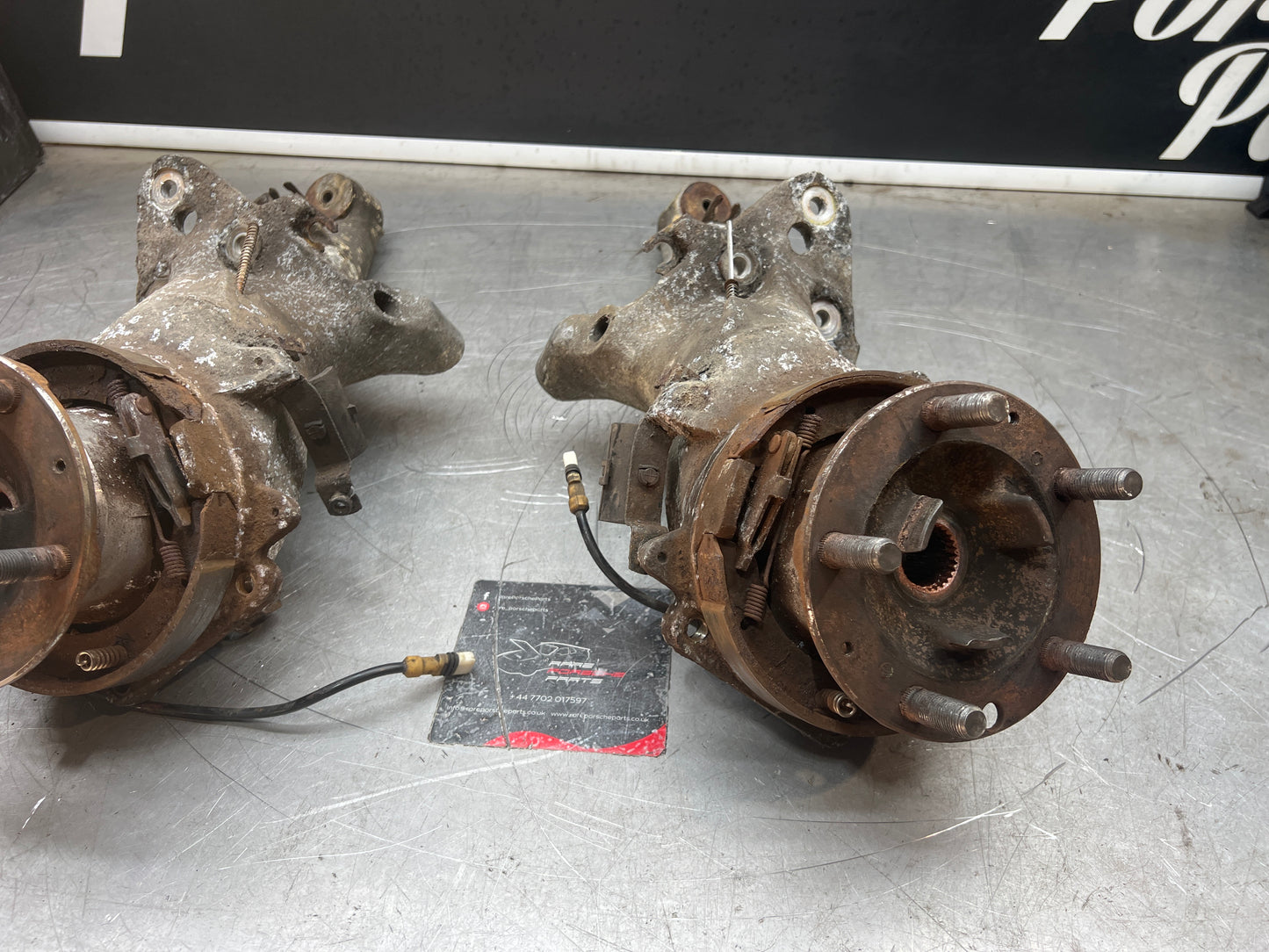 Porsche 944 S2 Turbo pair of alloy rear trailing arms, 9513315134R / 9513315144R used, with hubs