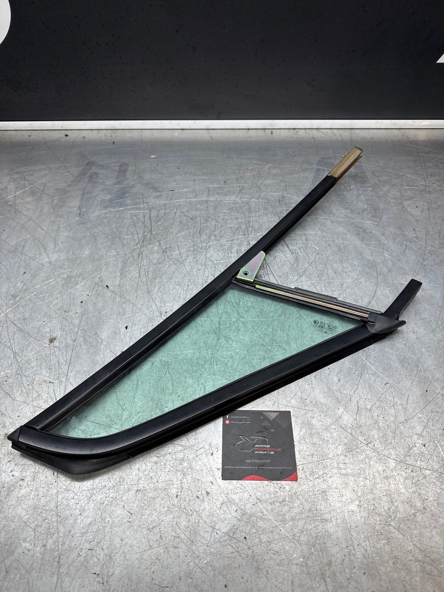 Porsche 993 door window frame 9935420680570K right NOS