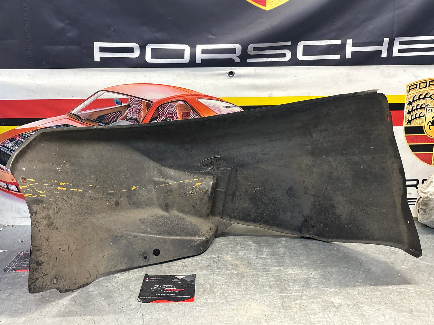 Porsche 928 wheel arch liner  Right 92850438205 Used