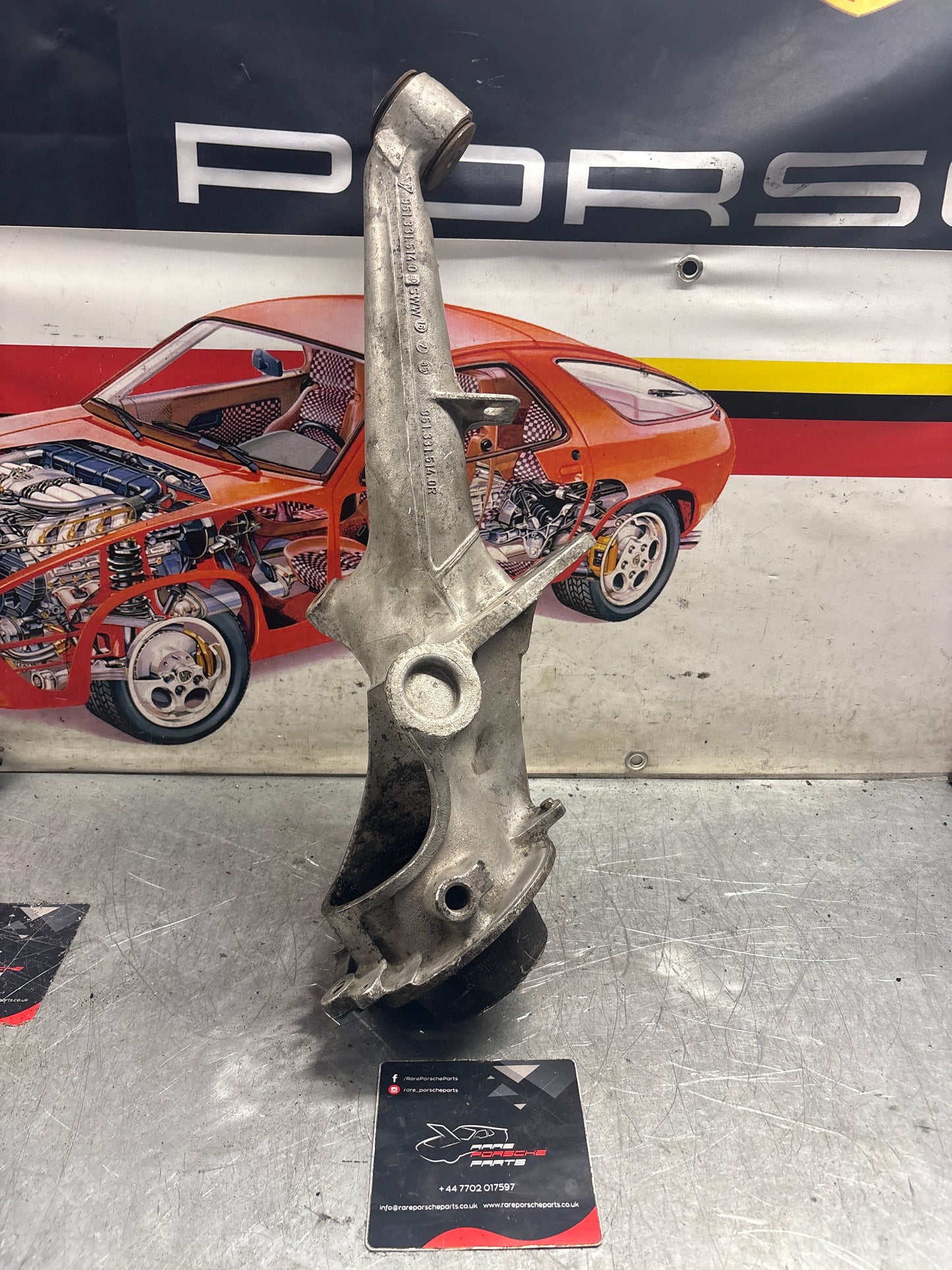 Porsche 944 alloy rear right trailing arm, used 95133151400 / 9513315144R used, with hubs