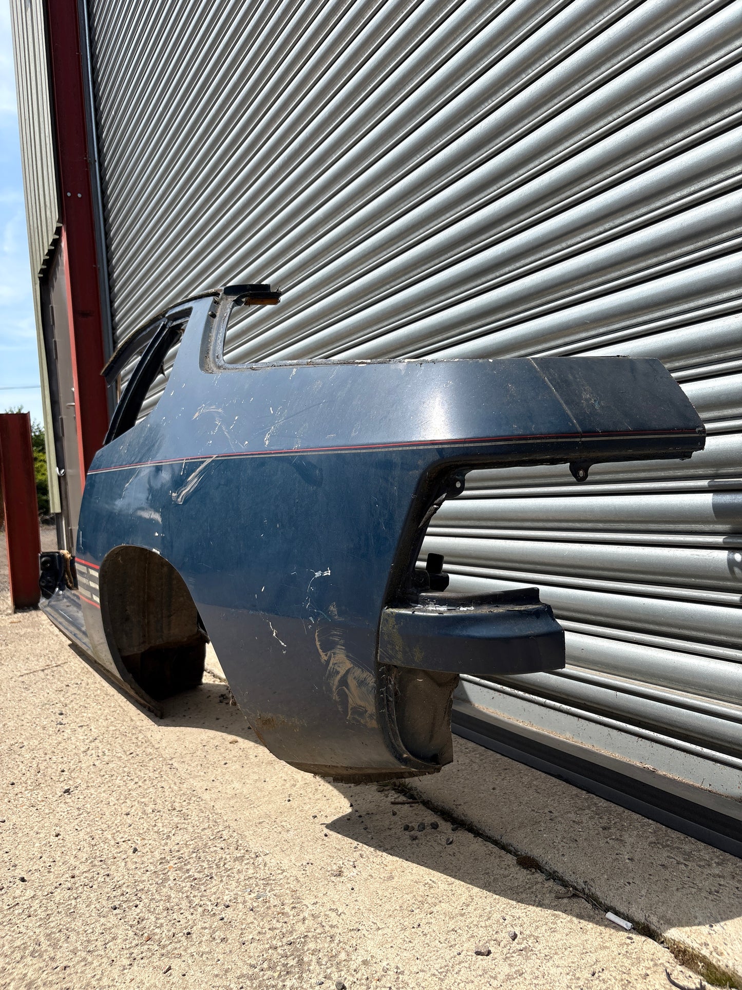 Porsche 924 1983 left side cut, rear fender with sill
