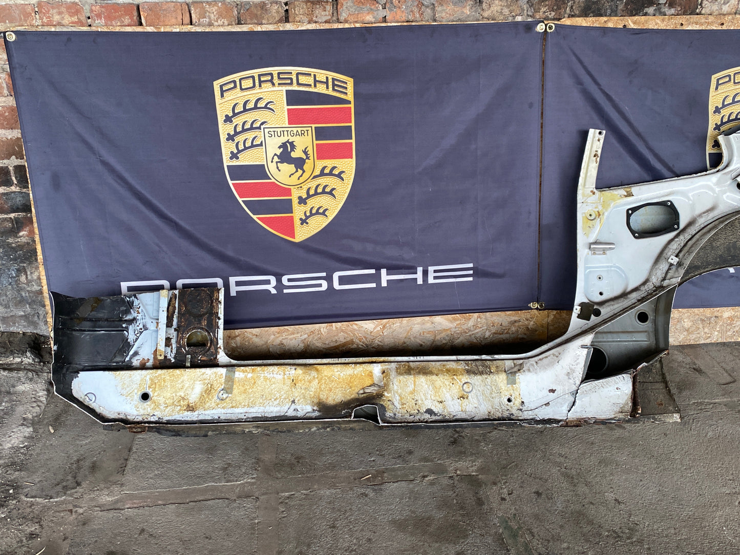 Porsche 944 Right side cut, rear fender with sill 94450390403, 94450361200