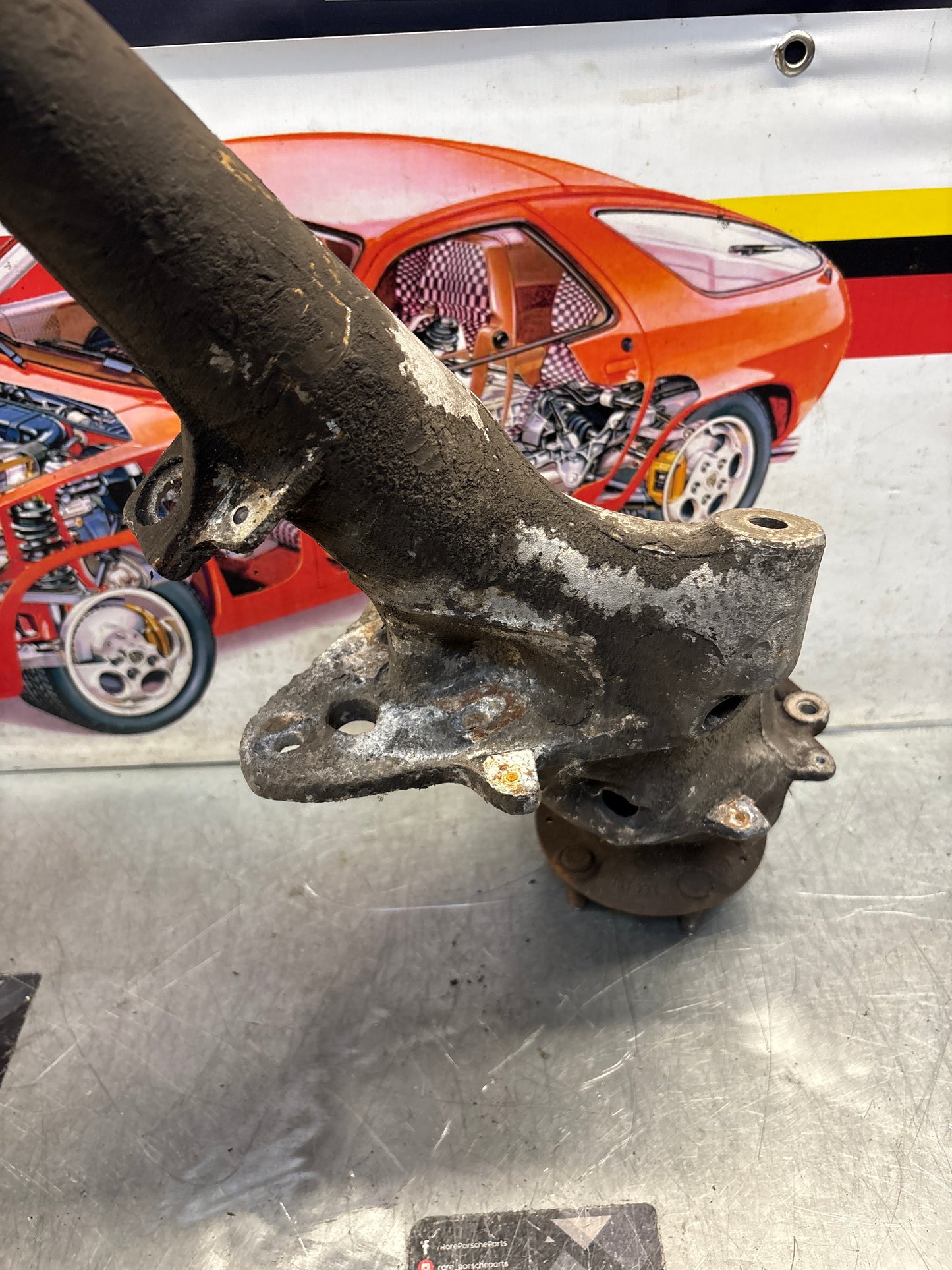 Porsche 944 alloy rear right trailing arm, used 95133151405 / 9513315144R used, with hubs