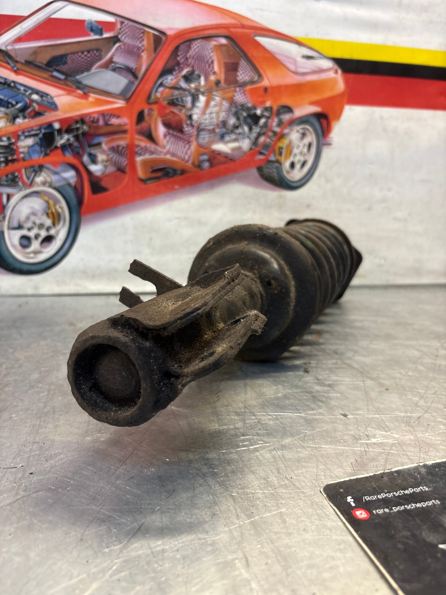 Porsche 944 in anticipo, gamba della sospensione destra 924S, usata, ricambio o riparazione