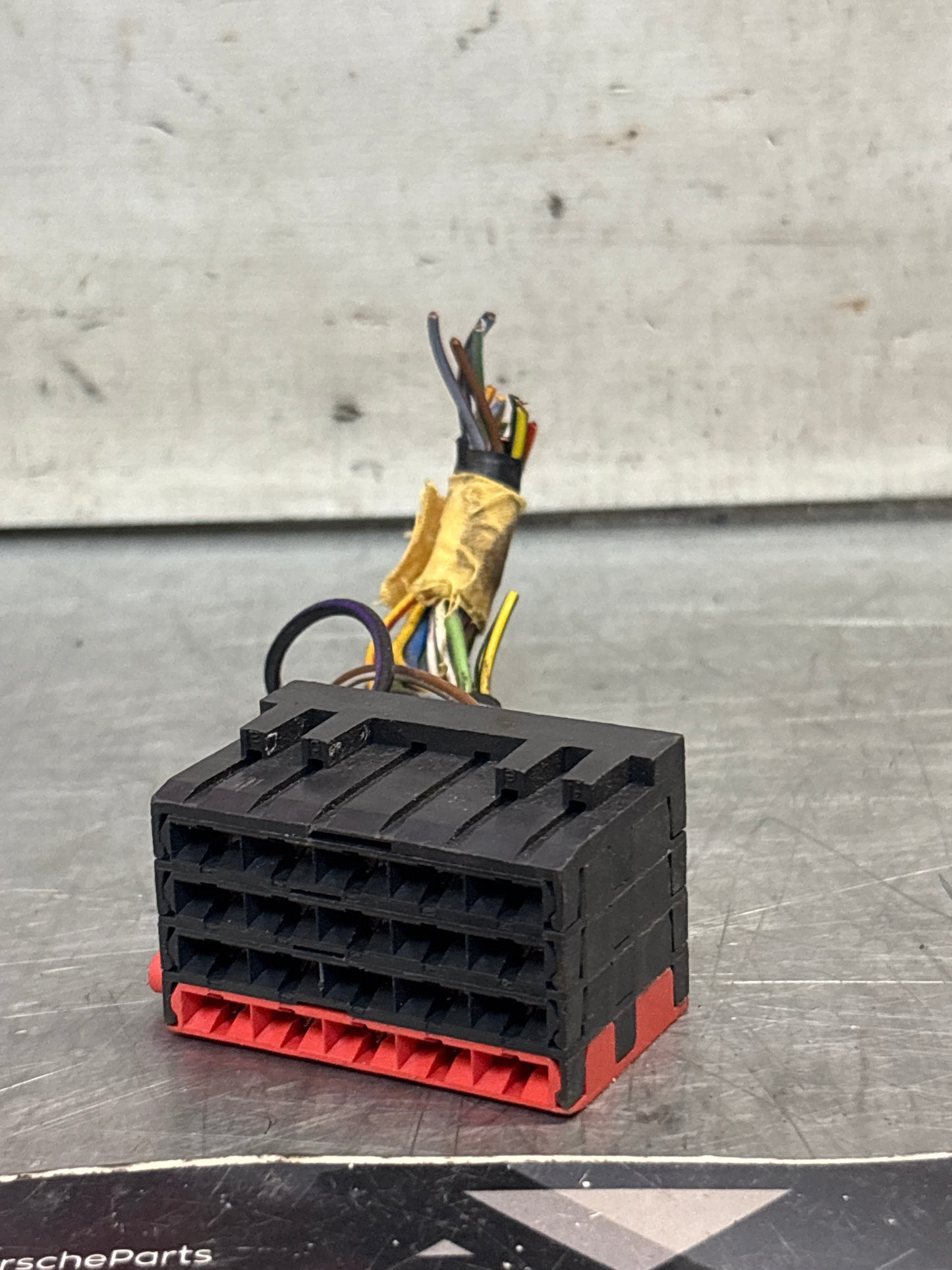 Porsche 944 85.5- fuse box pigtail, used black-red 92861233511