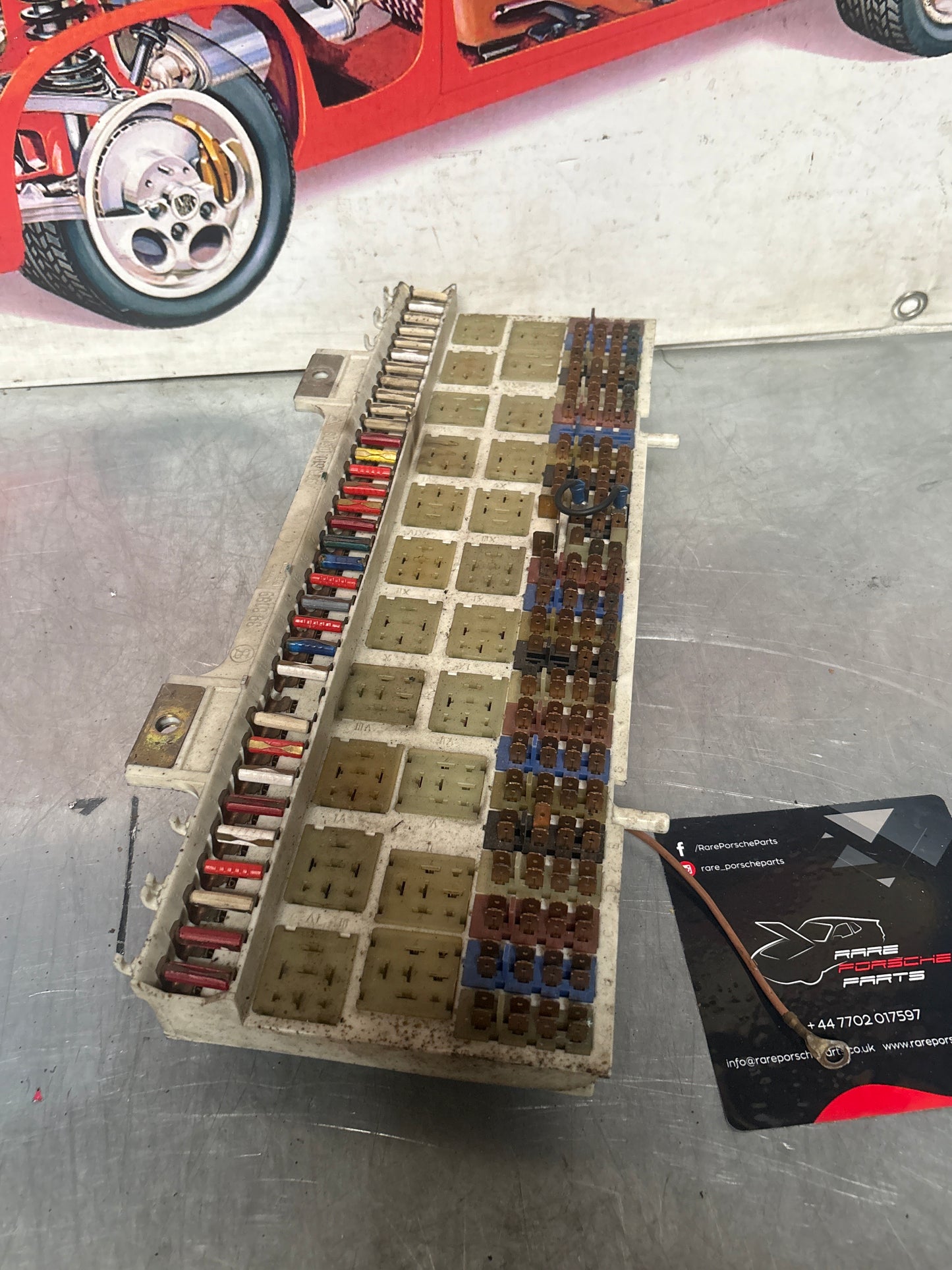Porsche 928 relay fuse box, for spares or repair 92861010506
